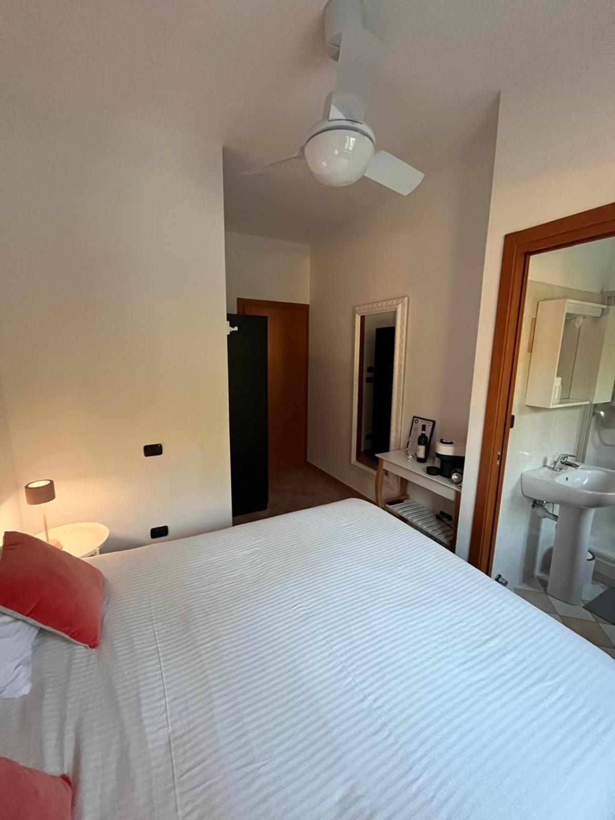 Single Room with Private Bathroom photo 3