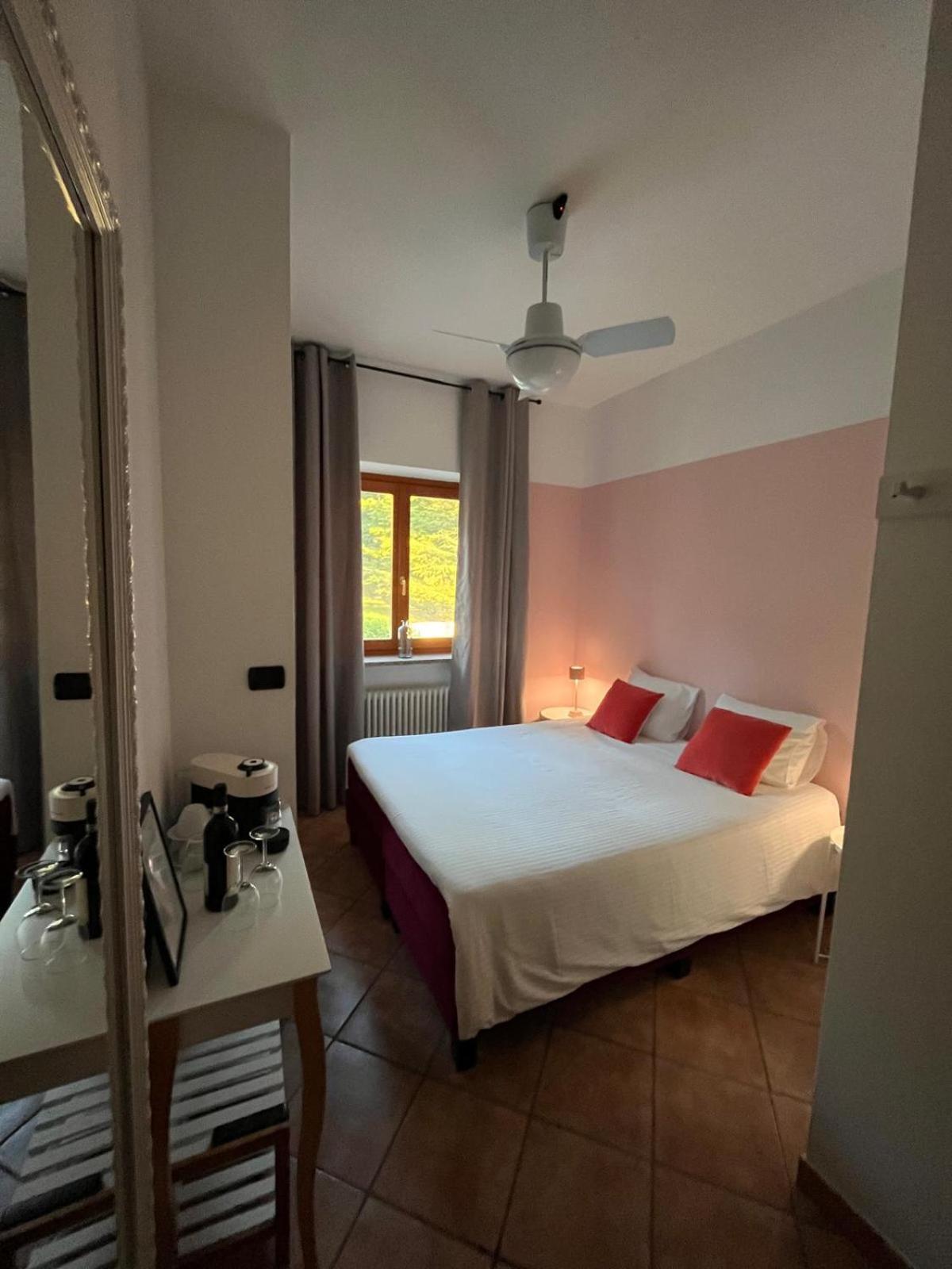 Single Room with Private Bathroom photo 1
