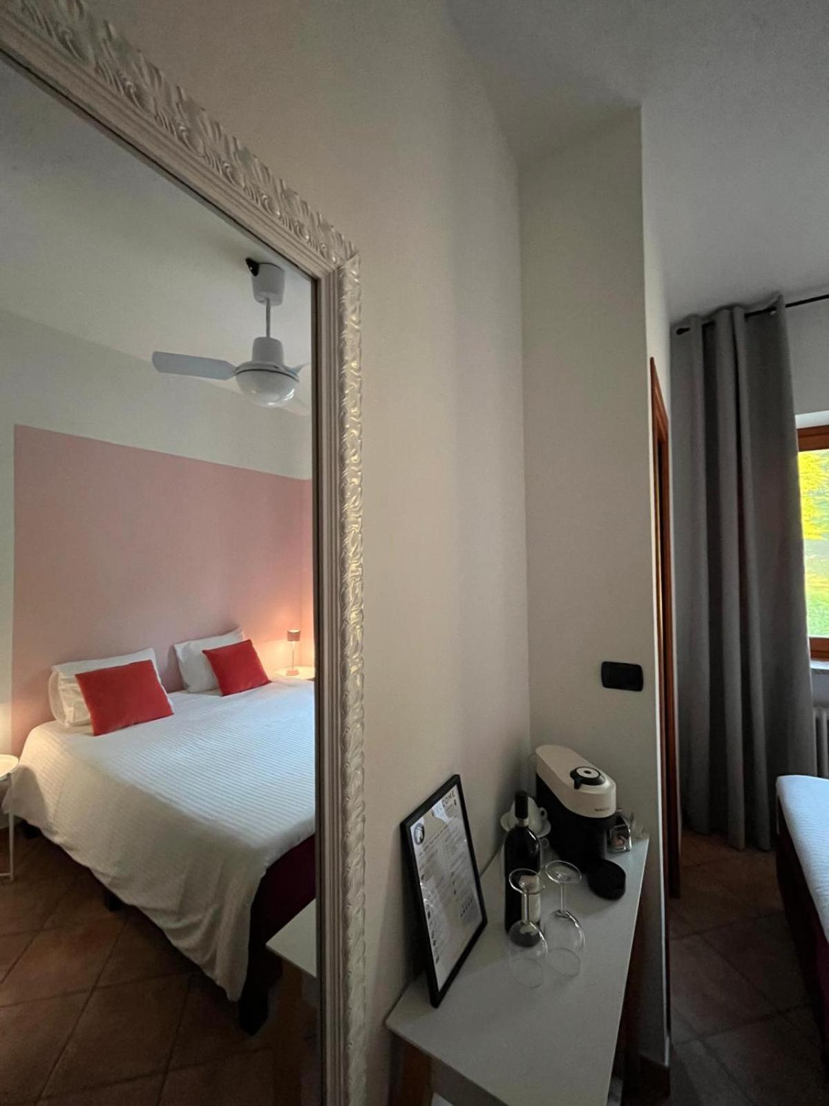 Single Room with Private Bathroom photo 2