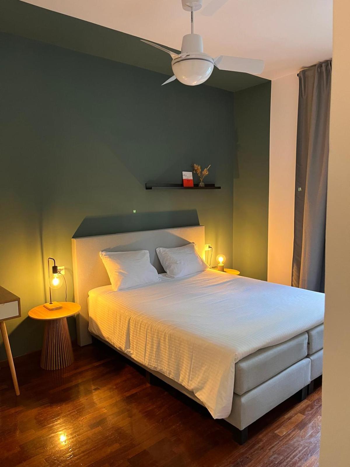 Deluxe Queen Room with Two Queen Beds photo 1