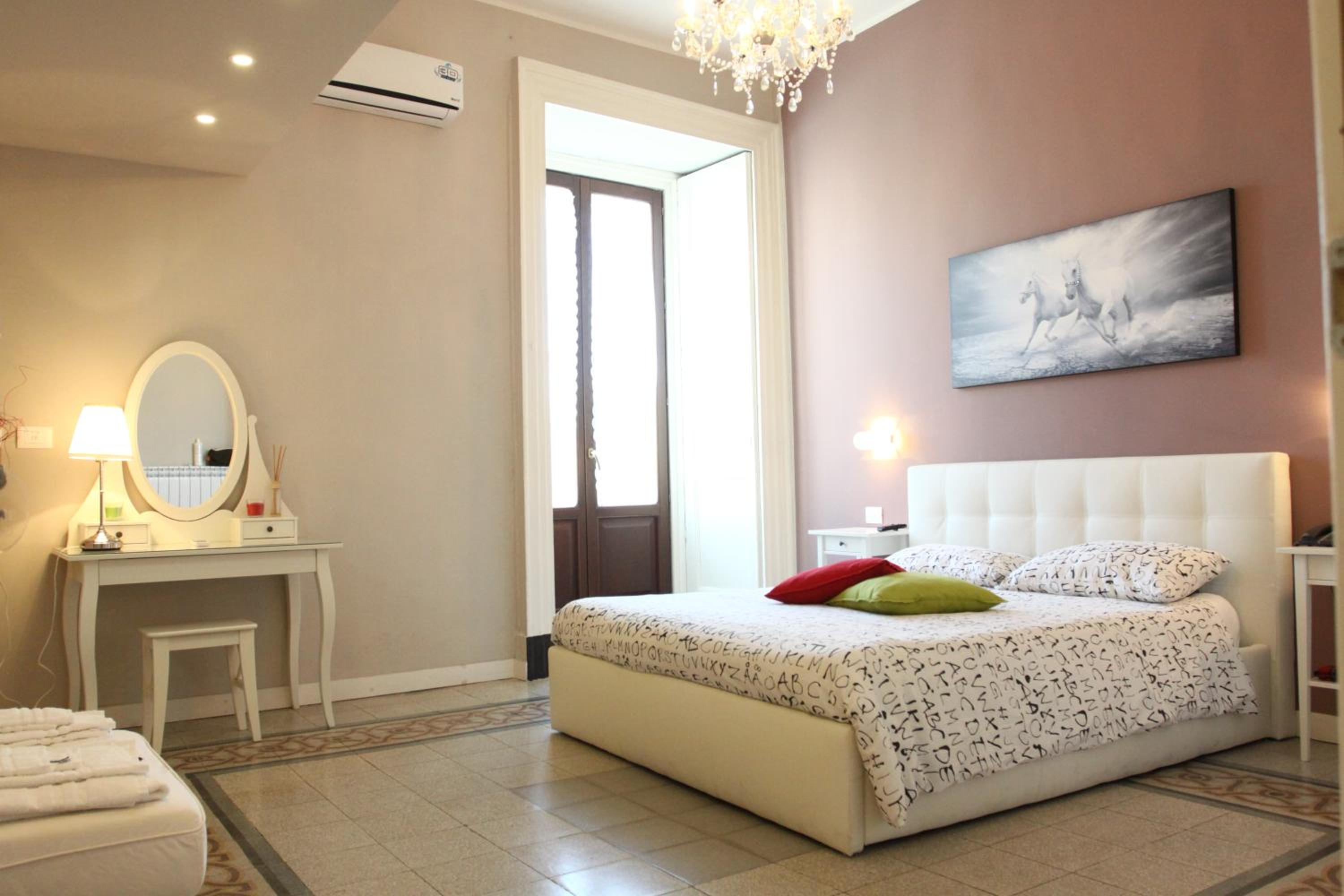 Queen Room photo 3