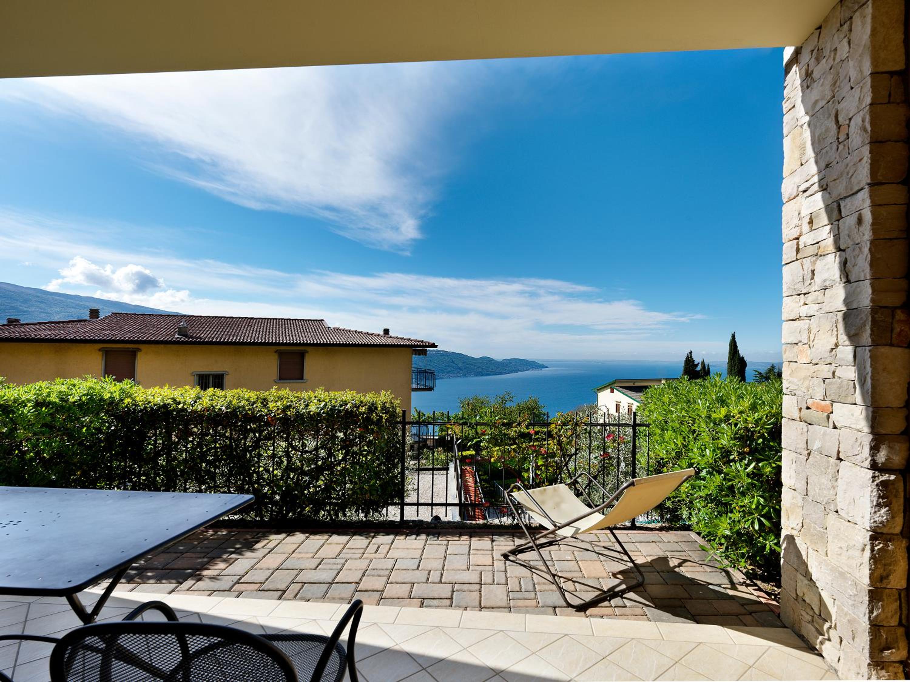 Standard Two-Bedroom Apartment with Lake View photo 2