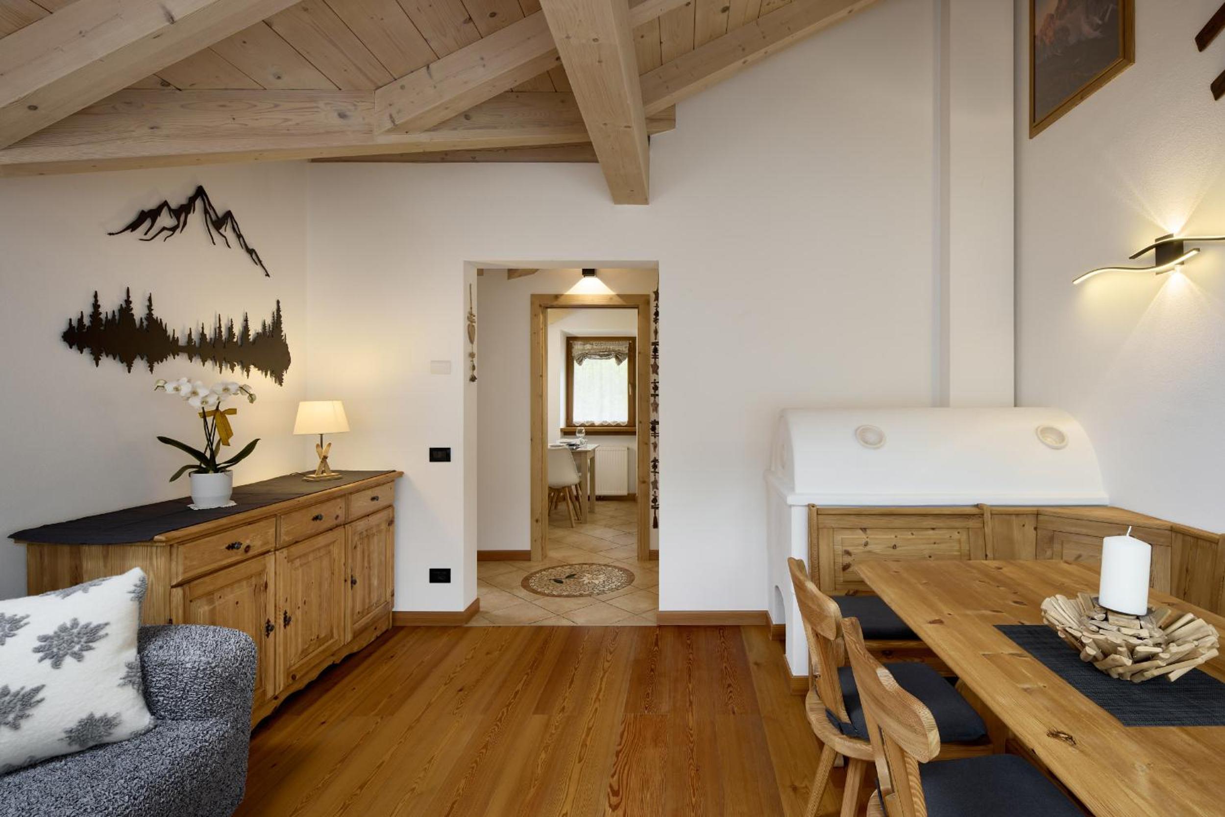 Two-Bedroom Apartment with Mountain View photo 2