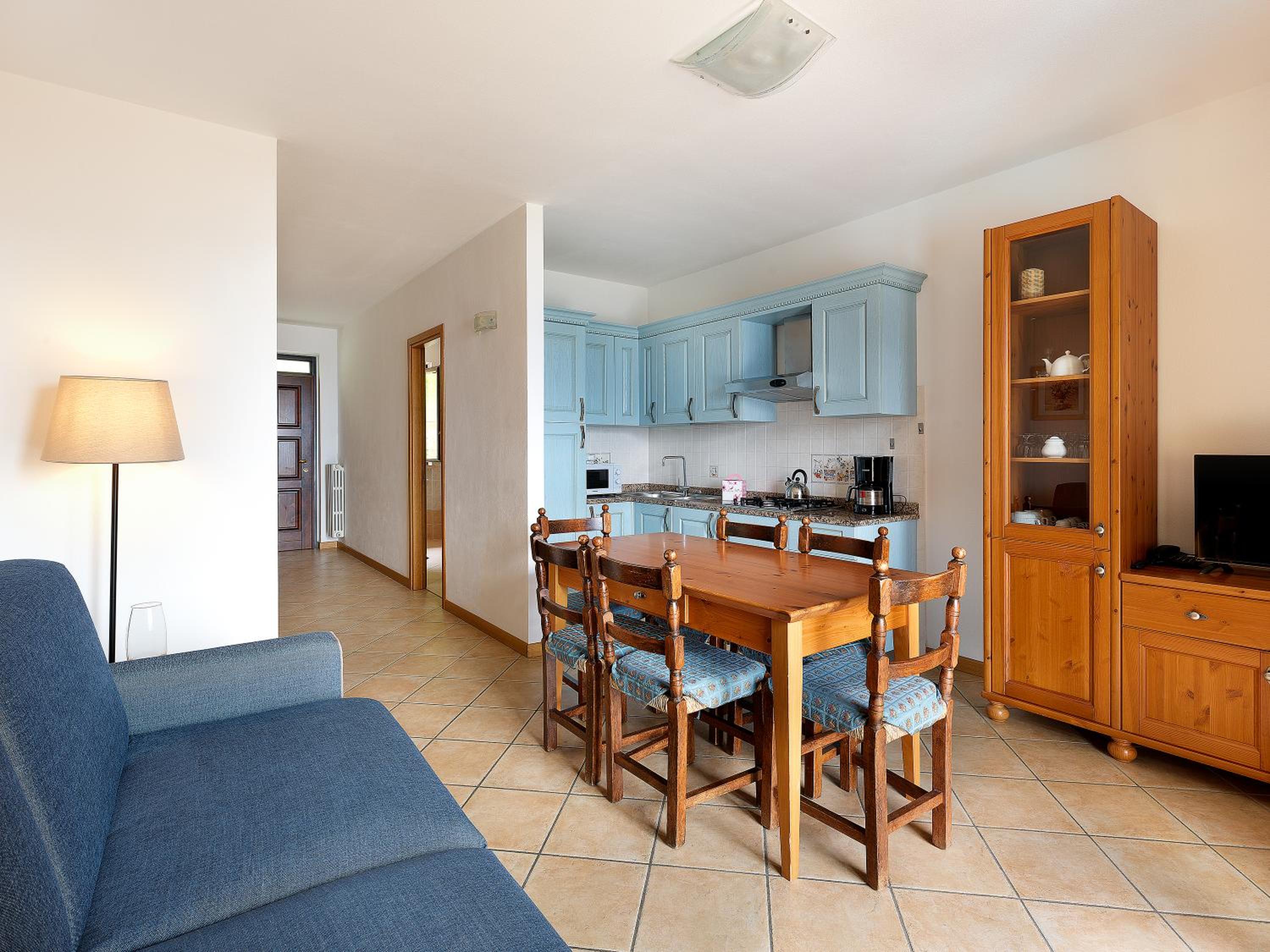 Classic Two-Bedroom Apartment with Partial Lake View photo 2