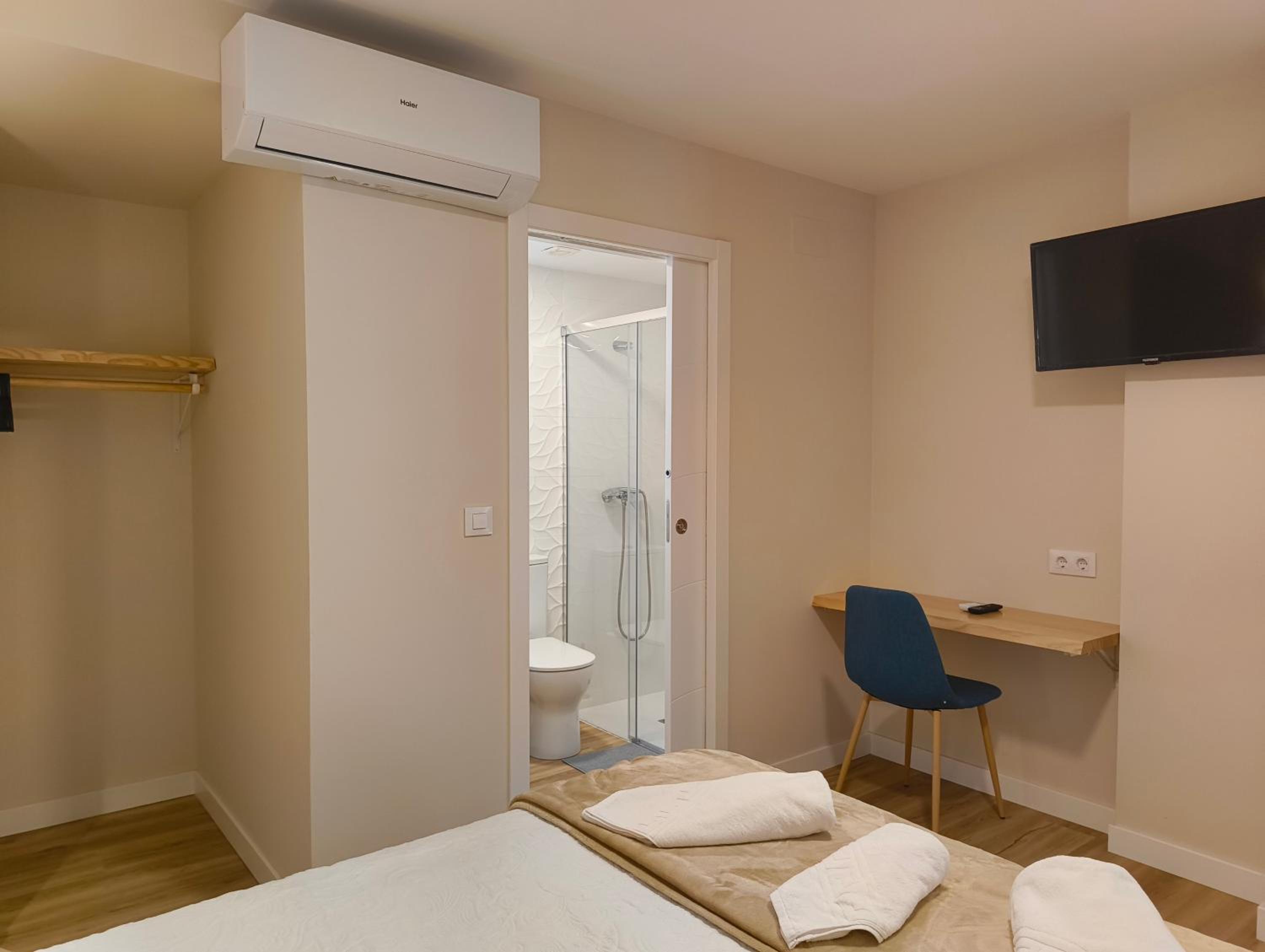 Double Room With Private Bathroom photo 3