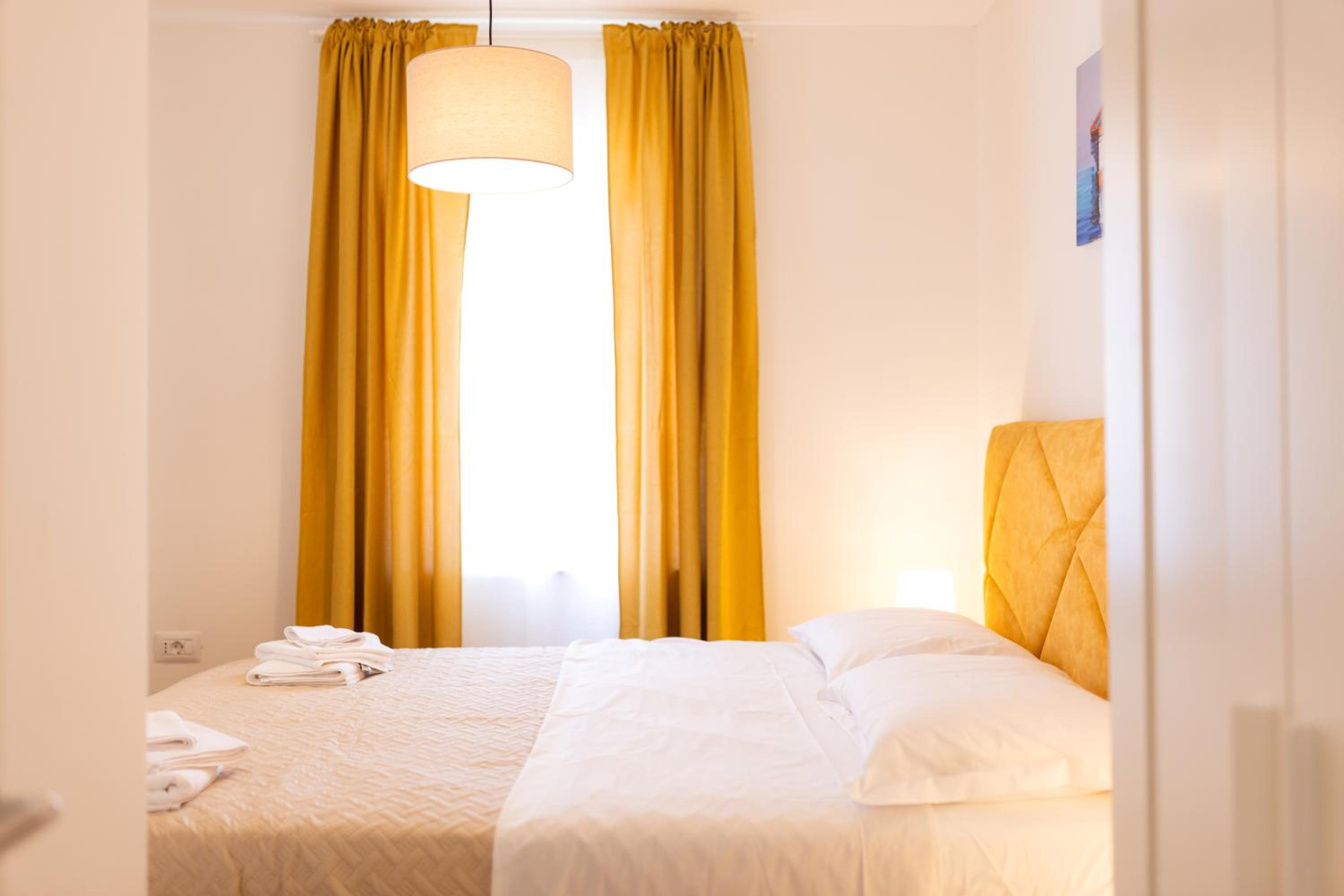One-Bedroom Apartment with Balcony