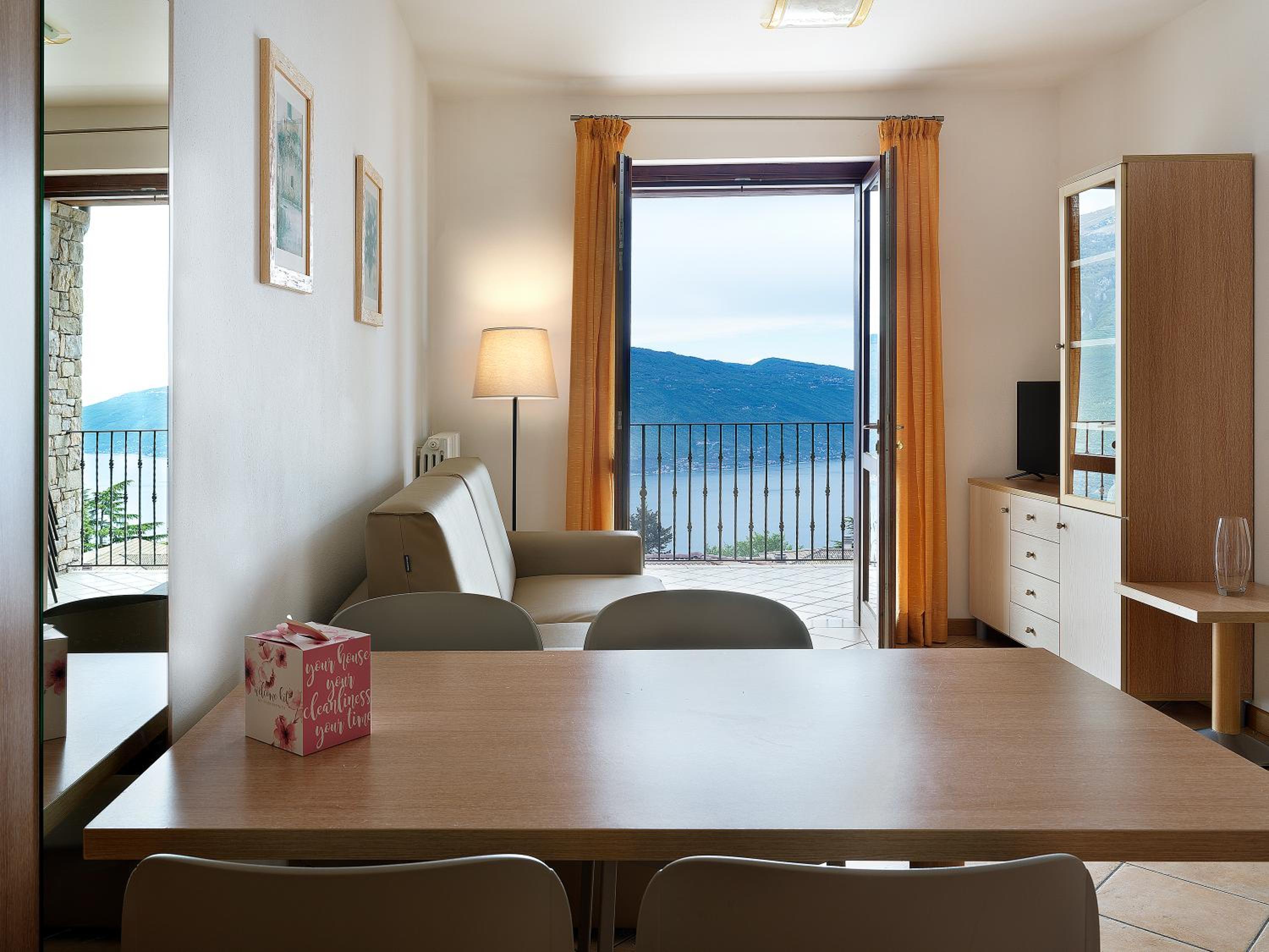 Superior Two-Bedroom Apartment with Lake View photo 3