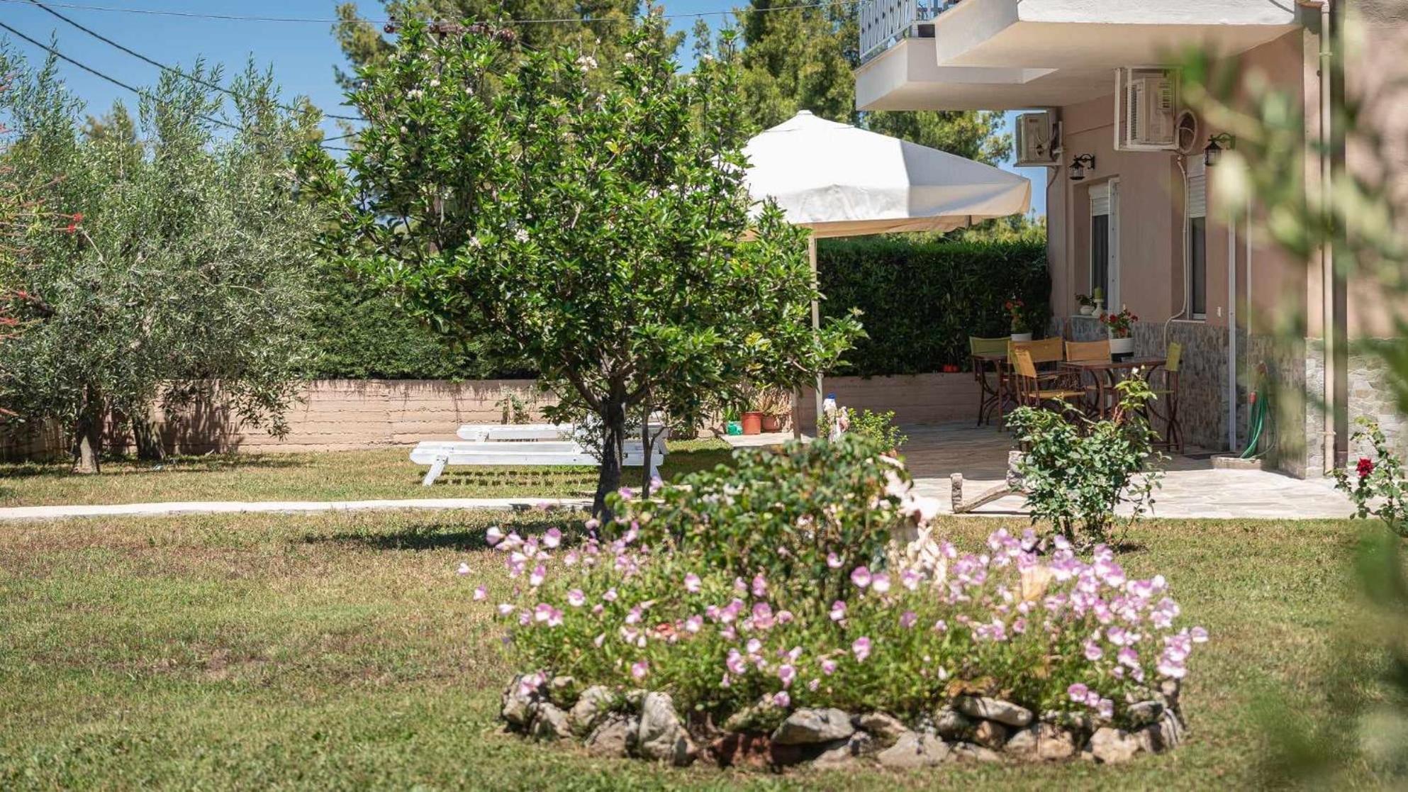 Two-Bedroom Apartment with Garden View photo 2