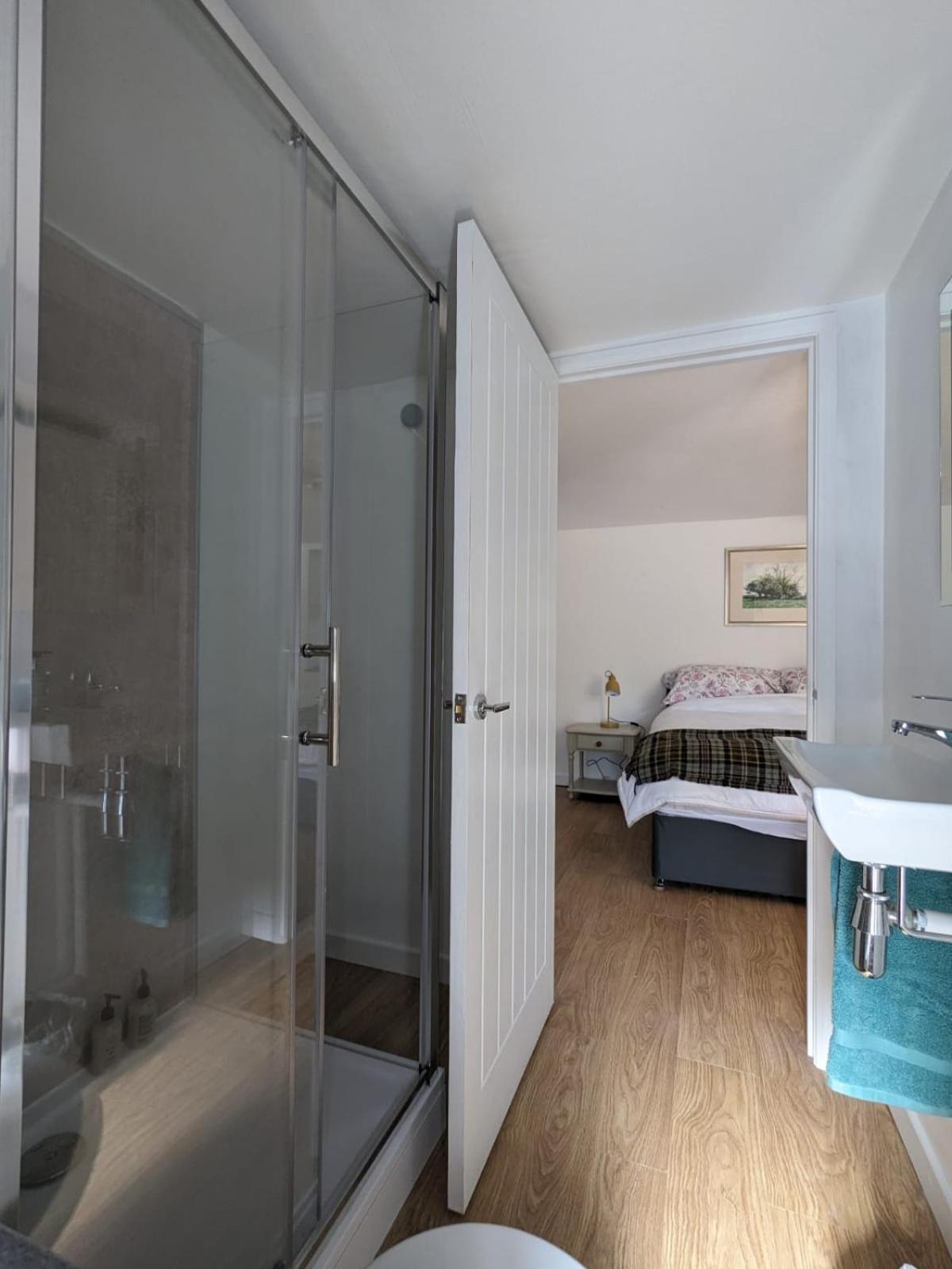 Deluxe Double Room with Shower photo 3