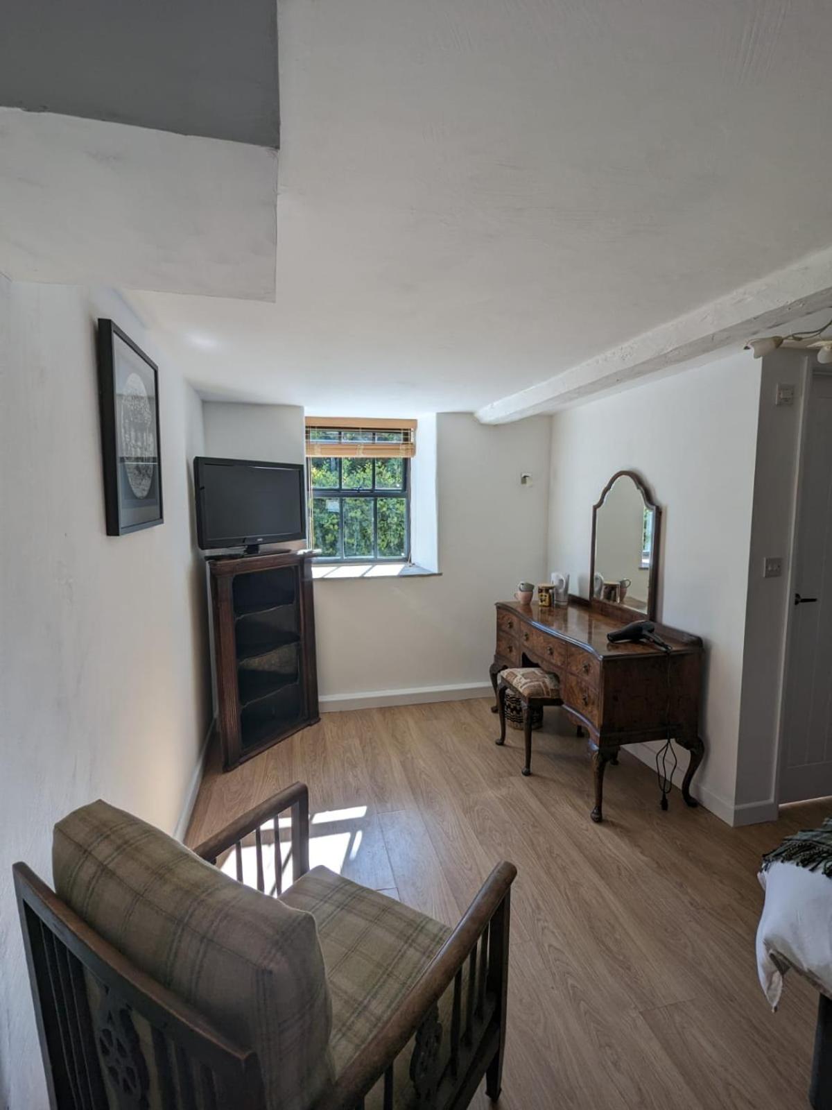 Deluxe Double Room with Shower photo 2