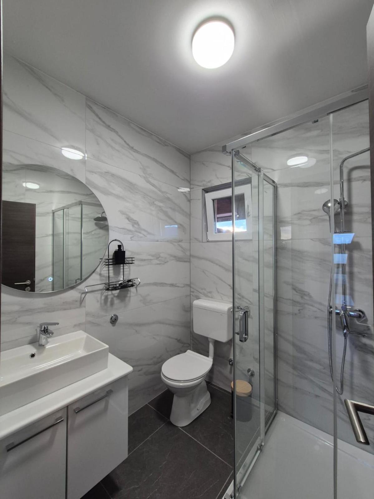 Deluxe Double Room with Balcony - Photo 6