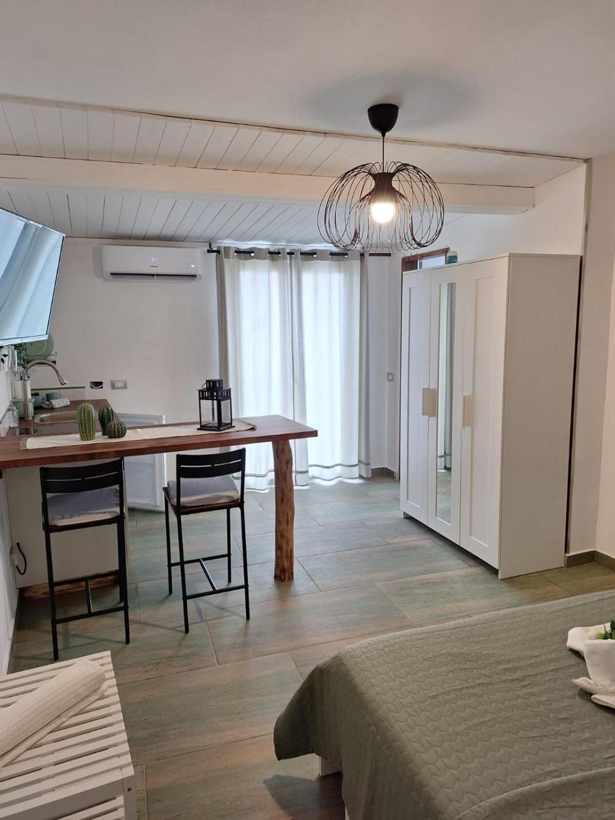 One-Bedroom Apartment photo 3