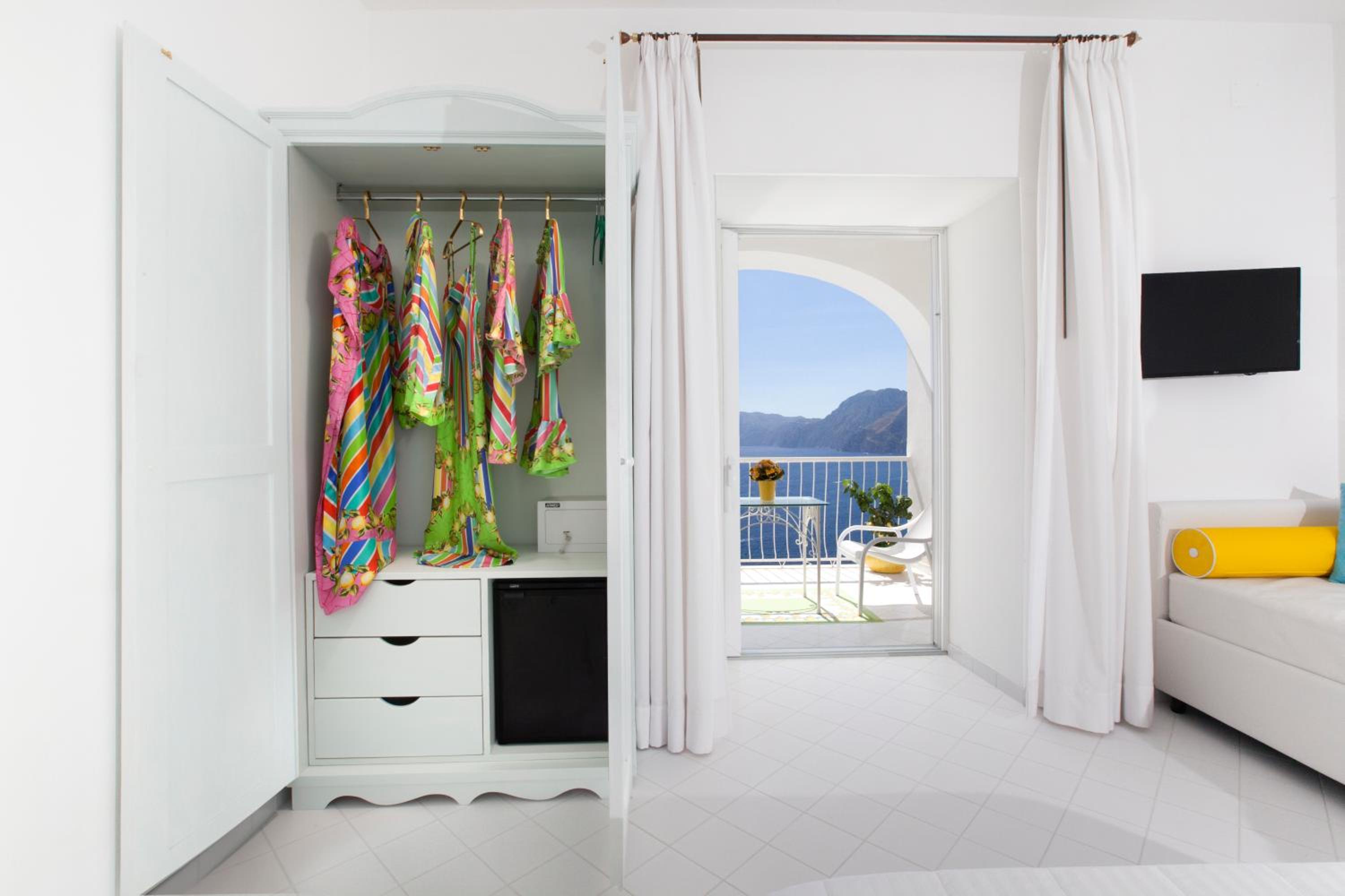 Standard Double Room with Sea View - Photo 9
