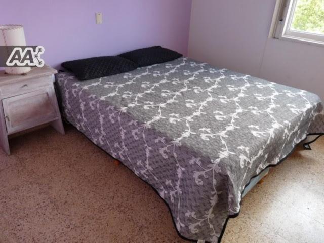 Five-Bedroom House photo 1