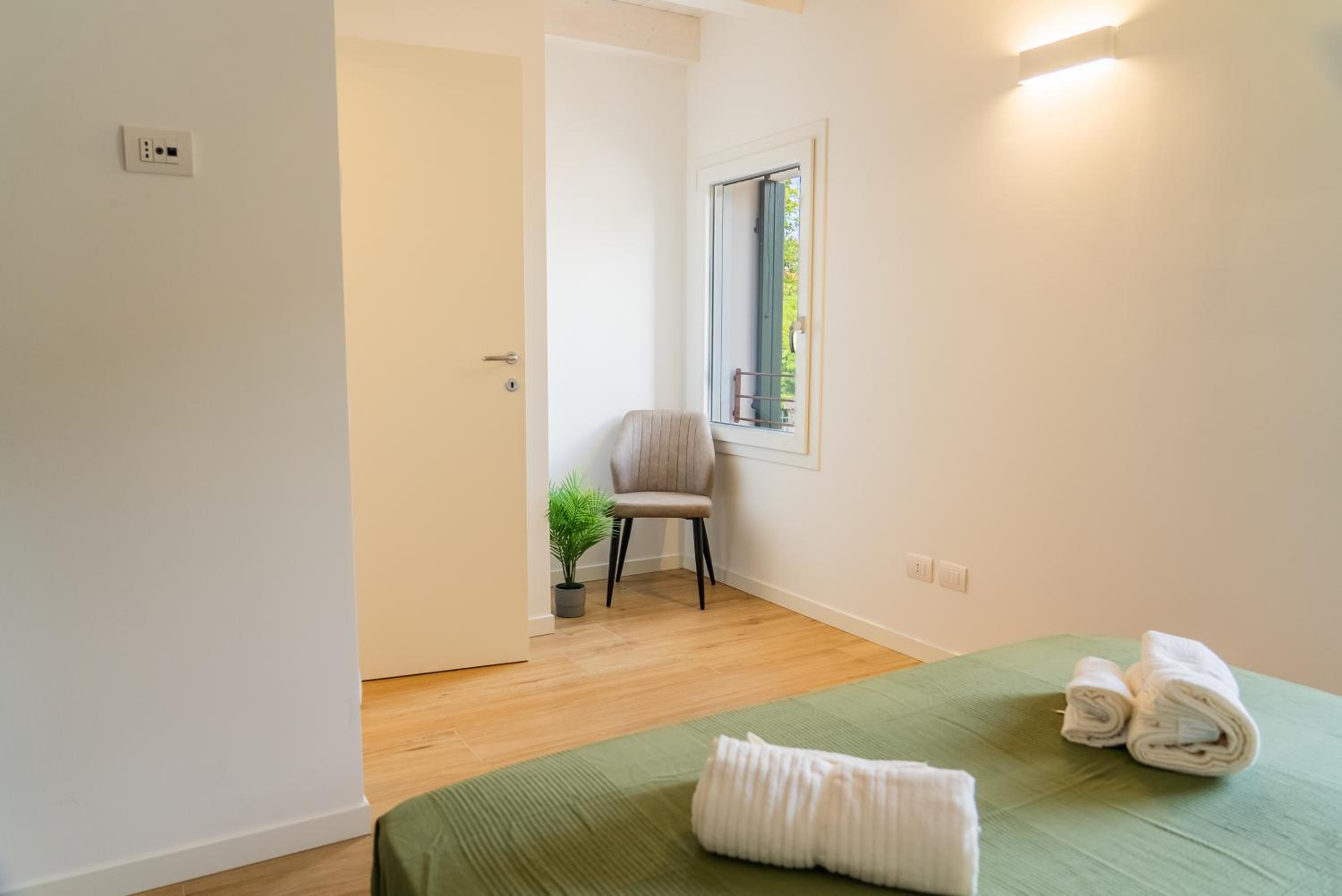 One-Bedroom Apartment photo 1