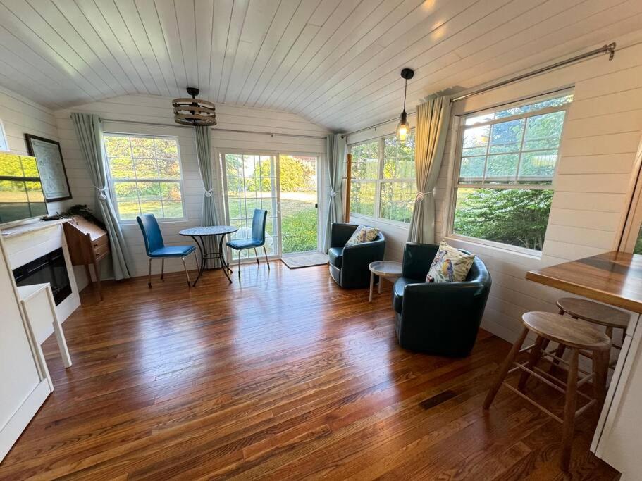 One-Bedroom House photo 1