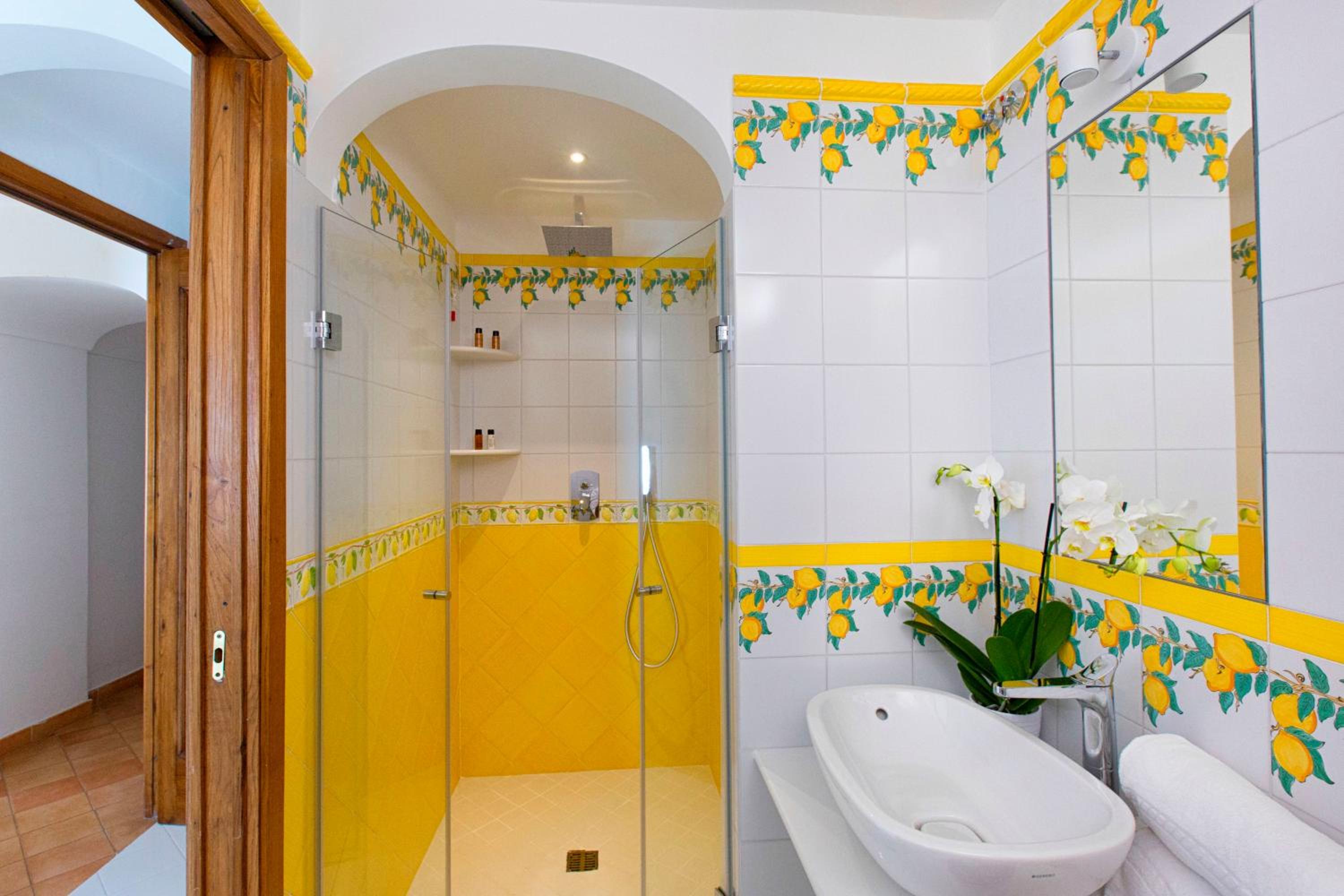 Standard Double Room with Sea View - Photo 11