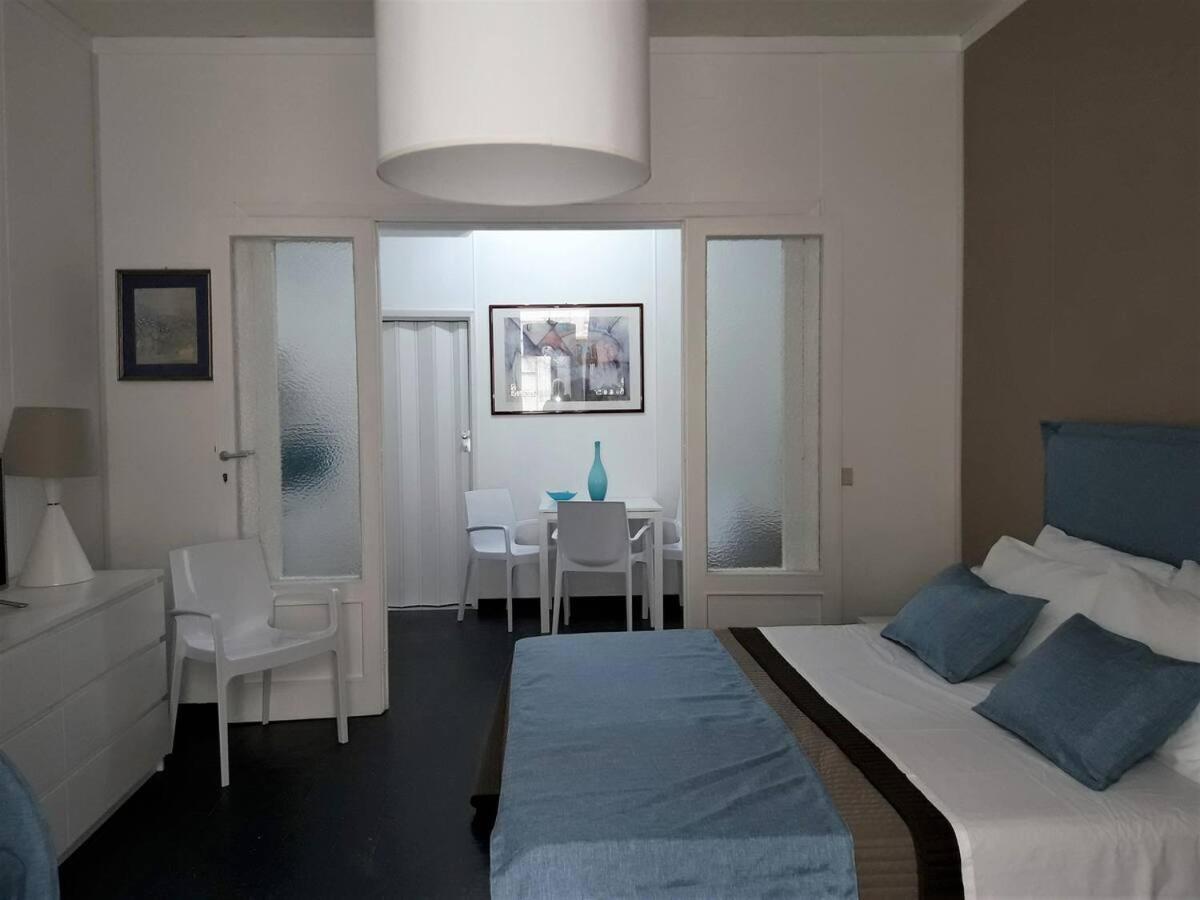 One-Bedroom Apartment with Balcony and City View photo 2