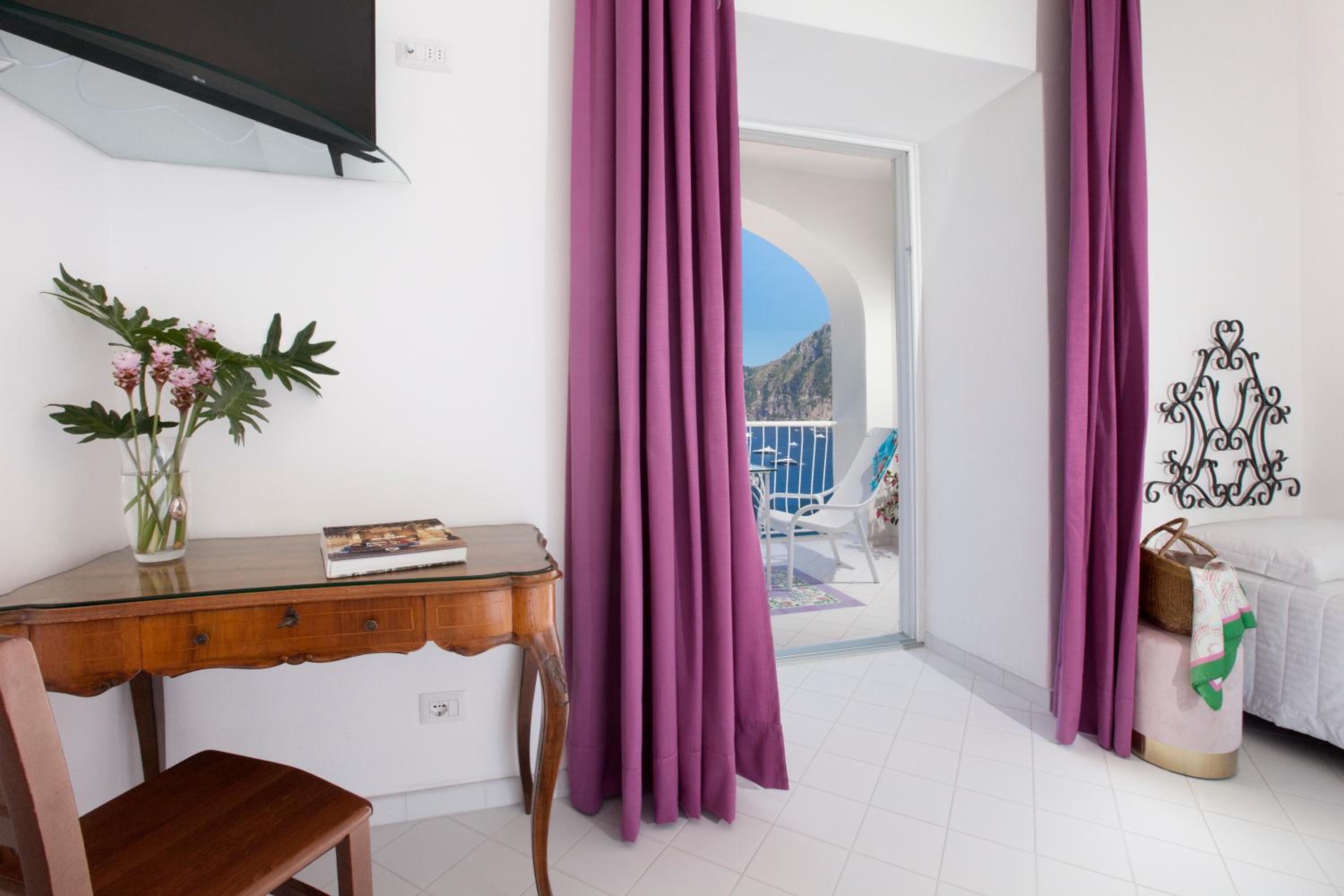 Triple Room with Sea View - Photo 13