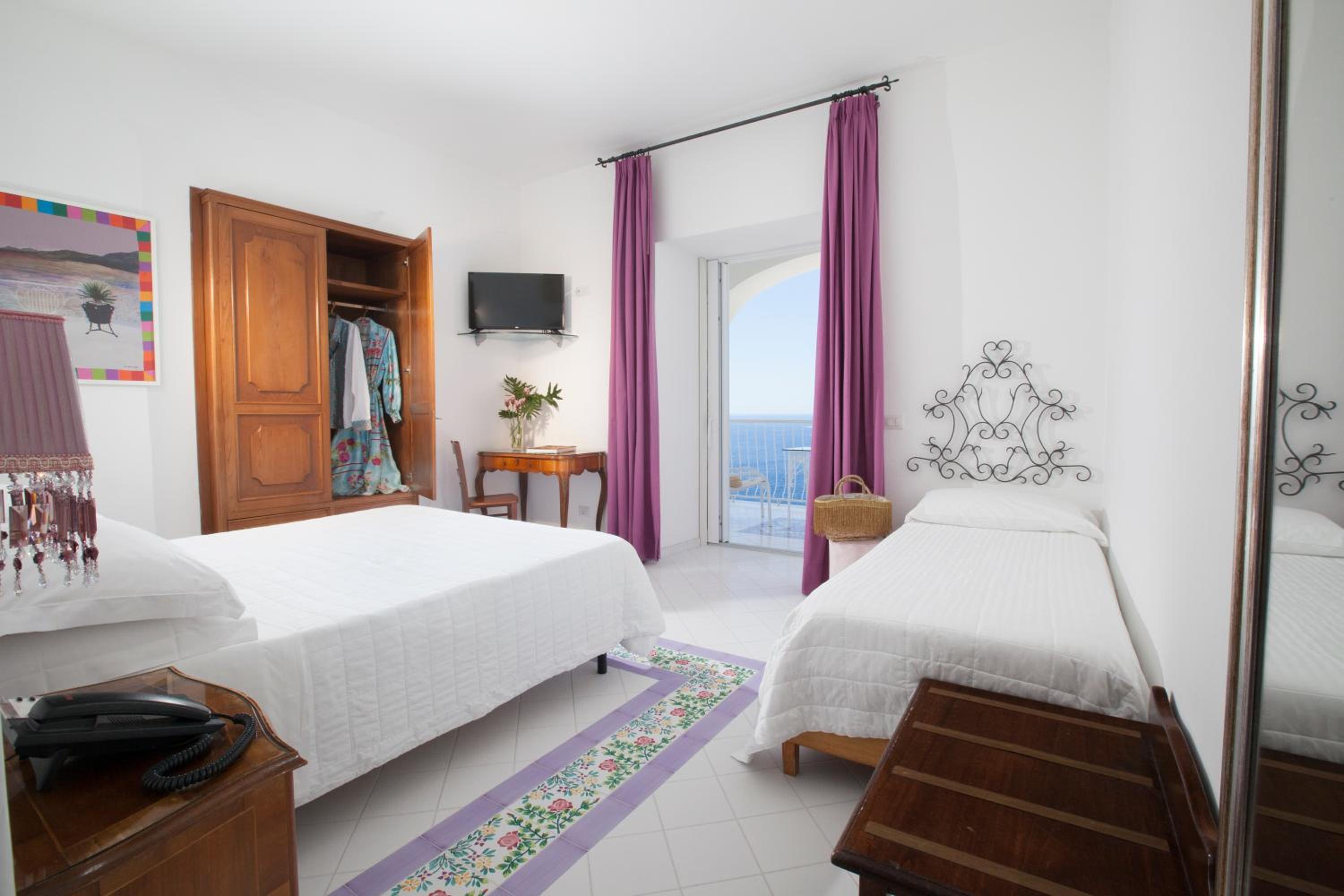 Triple Room with Sea View - Photo 15