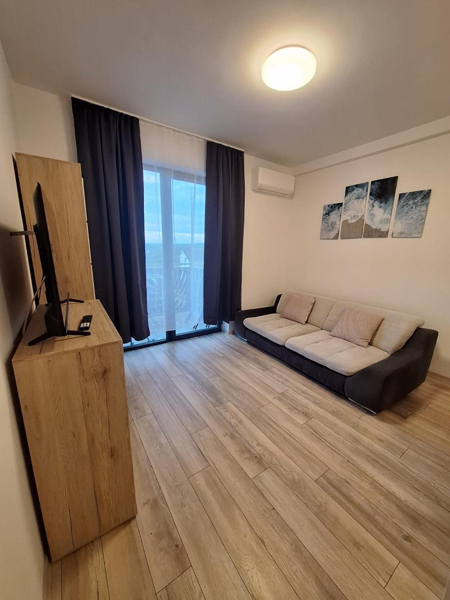 One-Bedroom Apartment photo 2