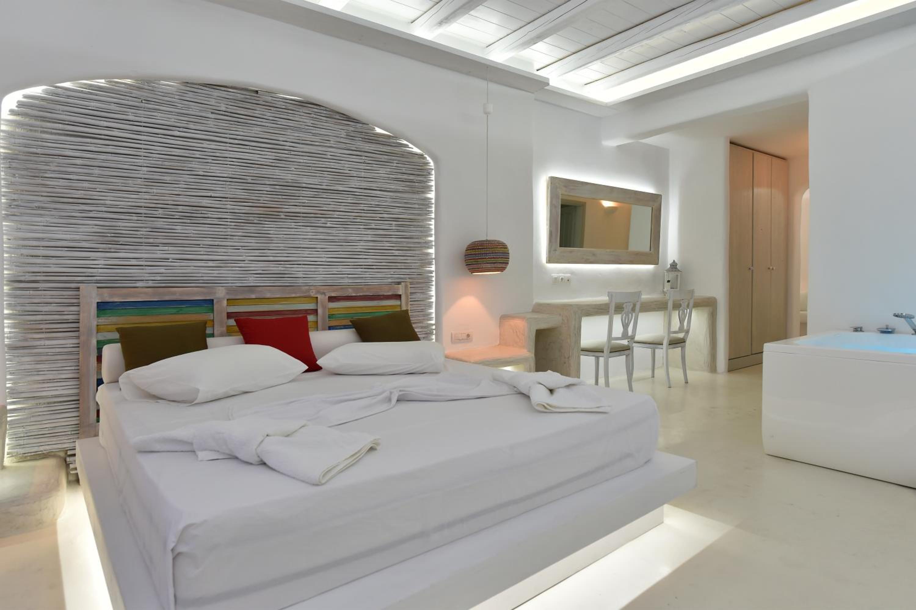 Superior Suite - Photo 9