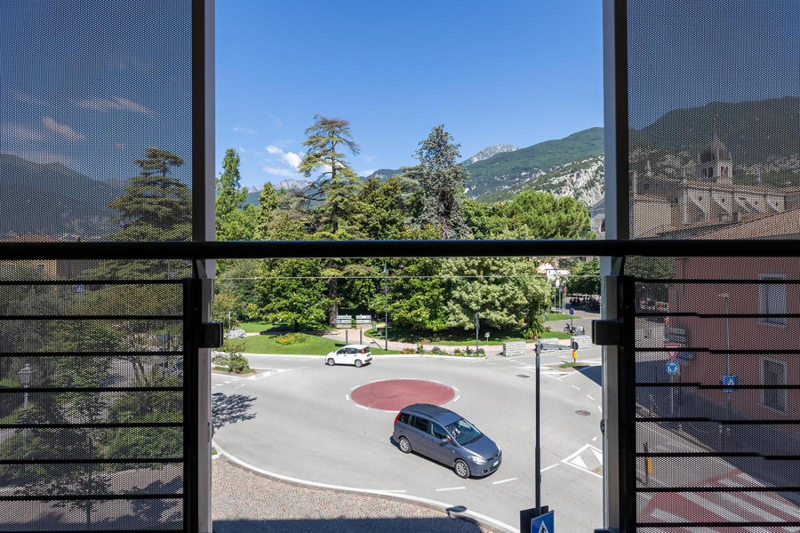 Two-Bedroom Deluxe Apartment with Balcony photo 2