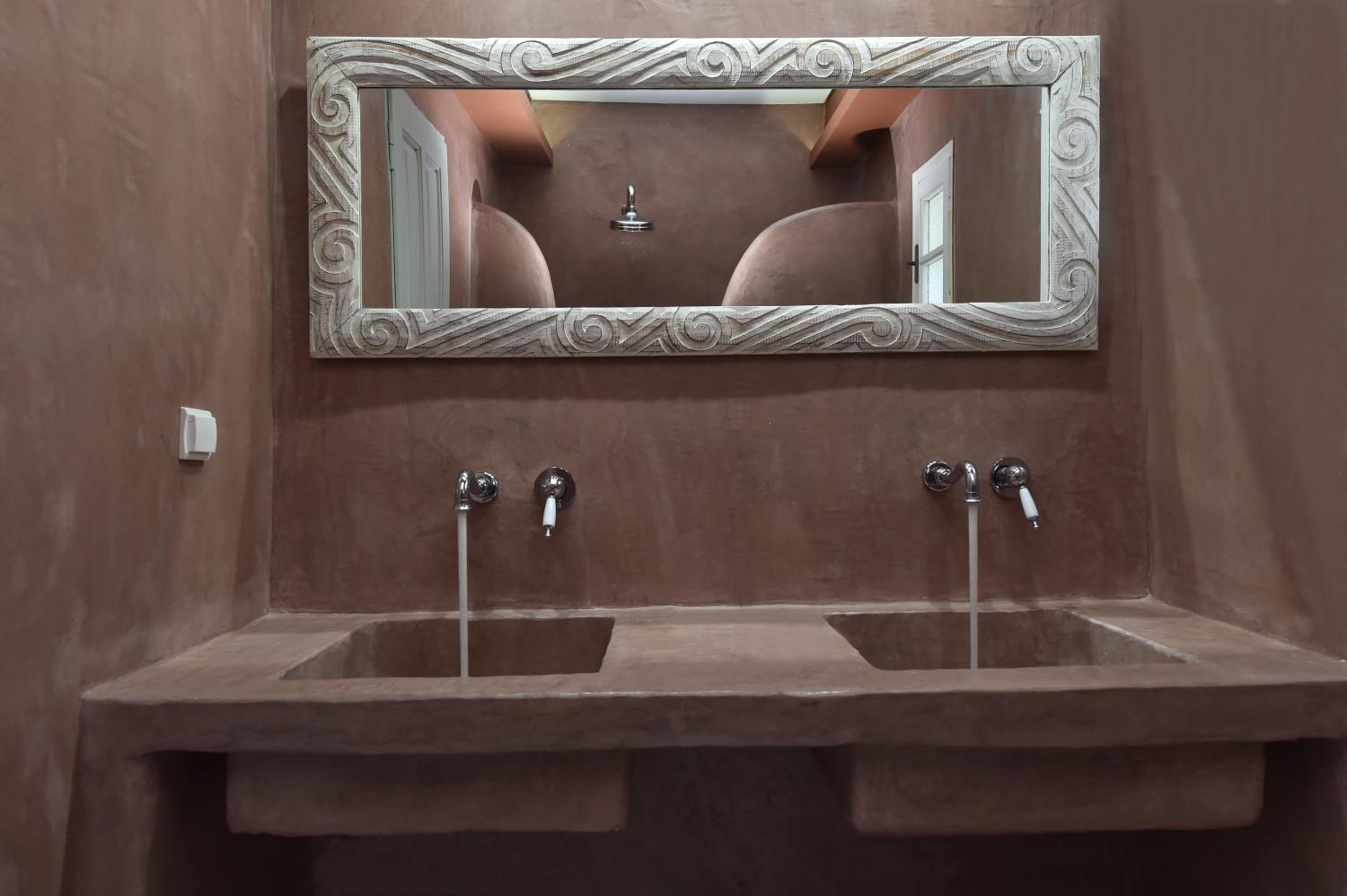 Superior Suite - Photo 8