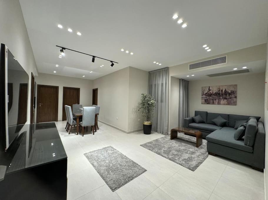 Three-Bedroom Deluxe Apartment