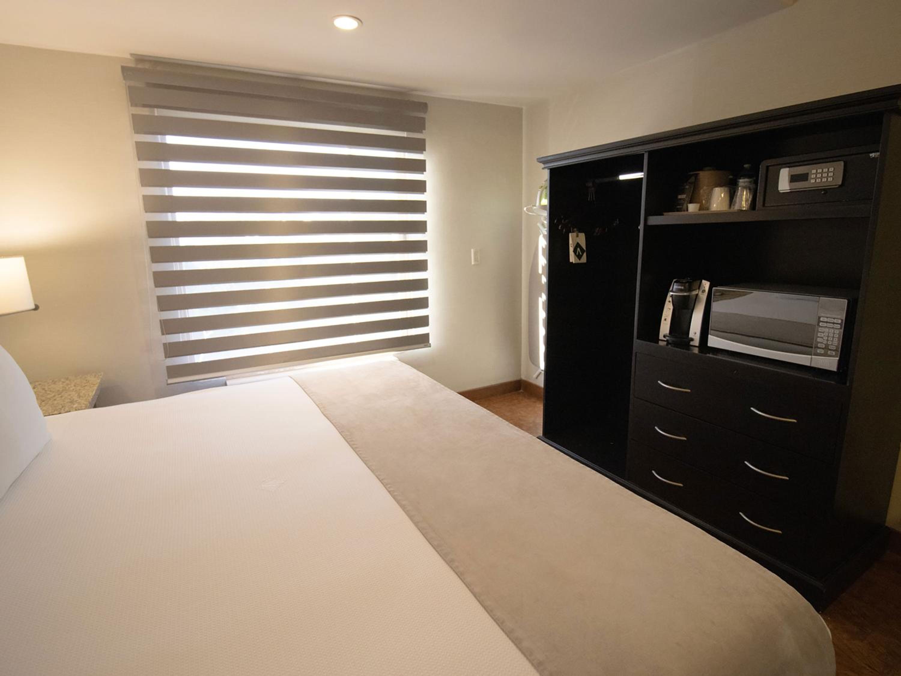 Deluxe King Room - Photo 4