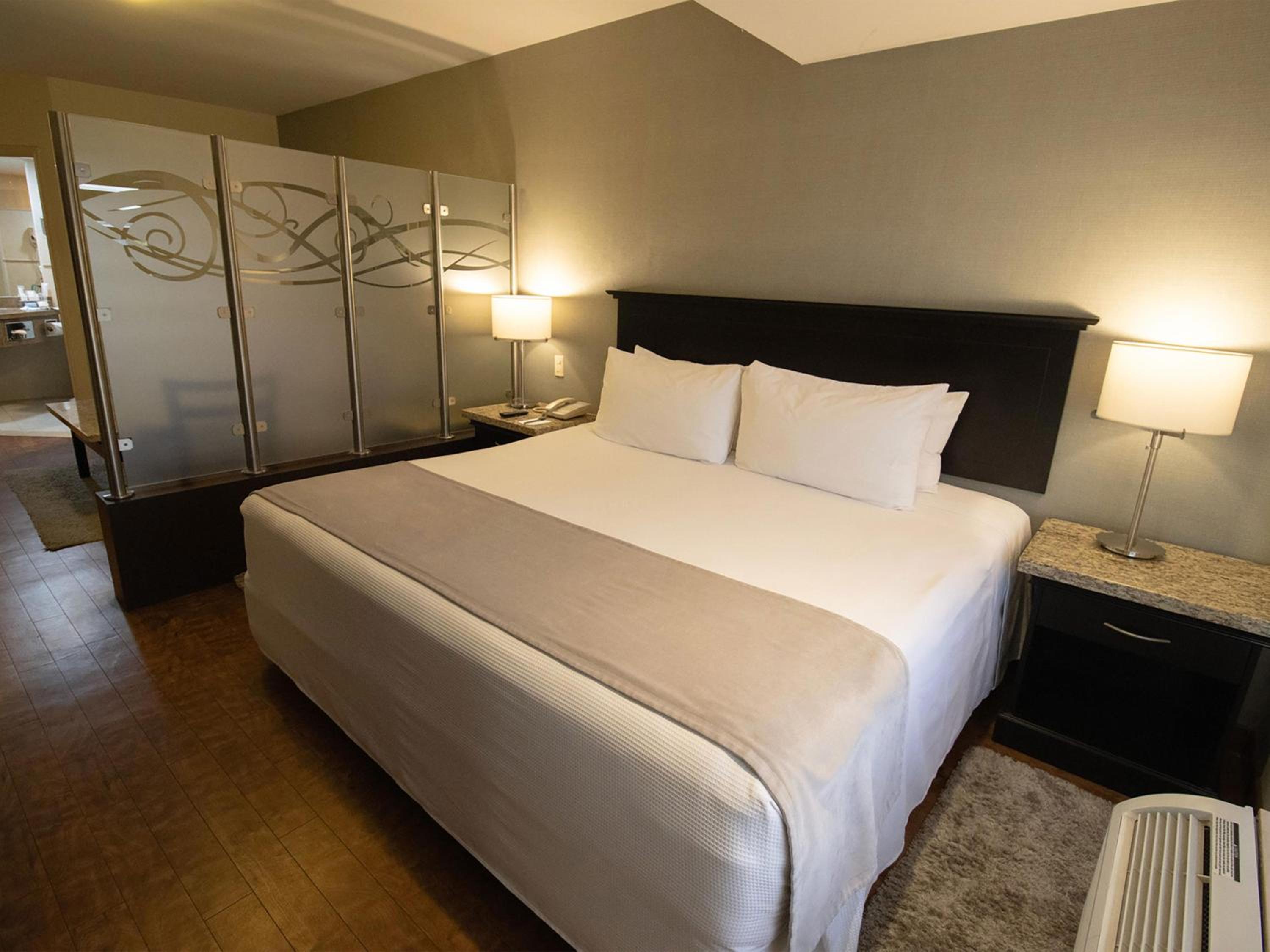 Deluxe King Room - Photo 1