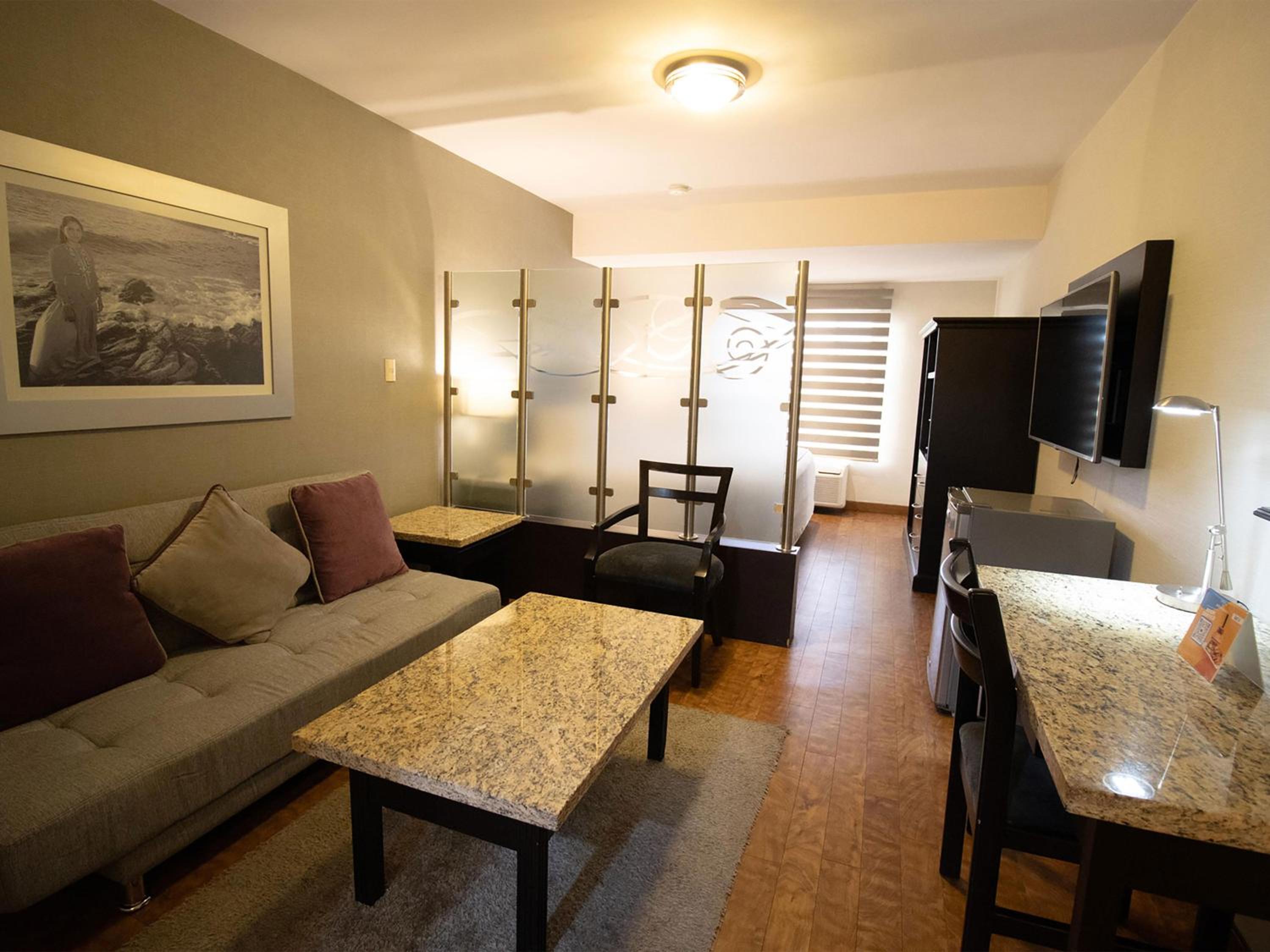 Deluxe King Room - Photo 3