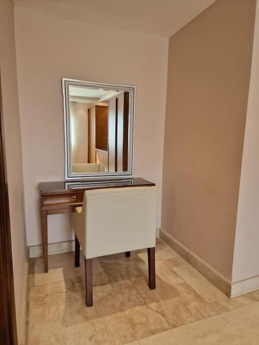 Three-Bedroom Premium Apartment With Balcony photo 3