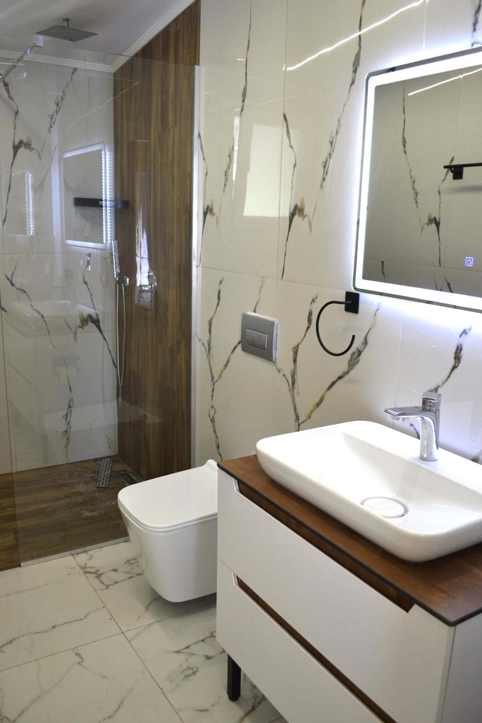 Superior Triple Room with Balcony and Park View photo 2