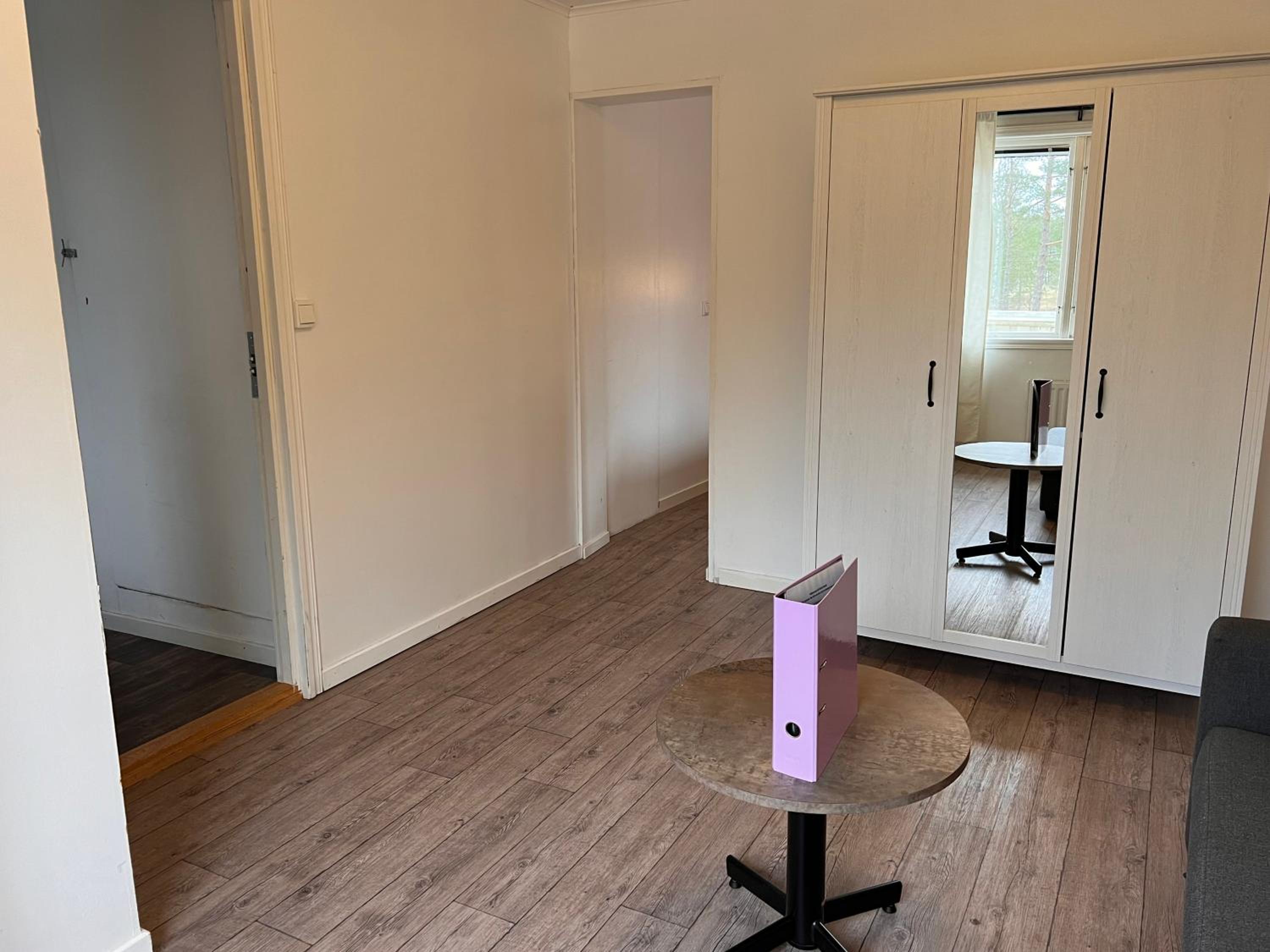 Large Double Room - Photo 4