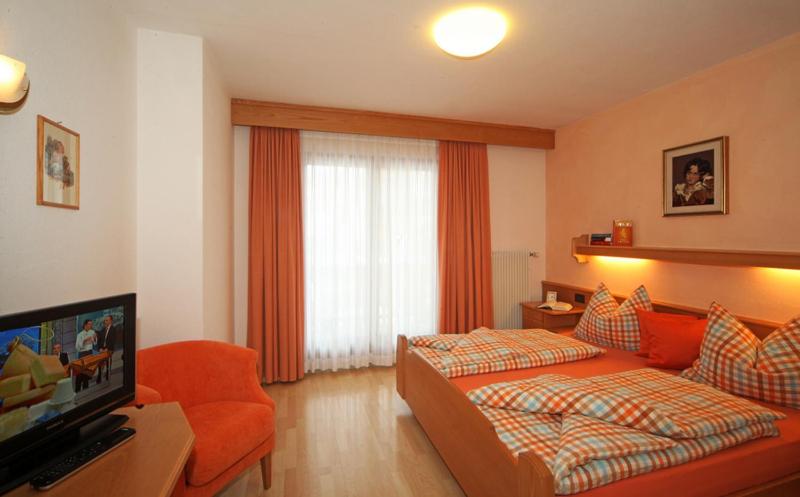 Superior One-Bedroom Apartment with Balcony and Mountain View - Photo 9