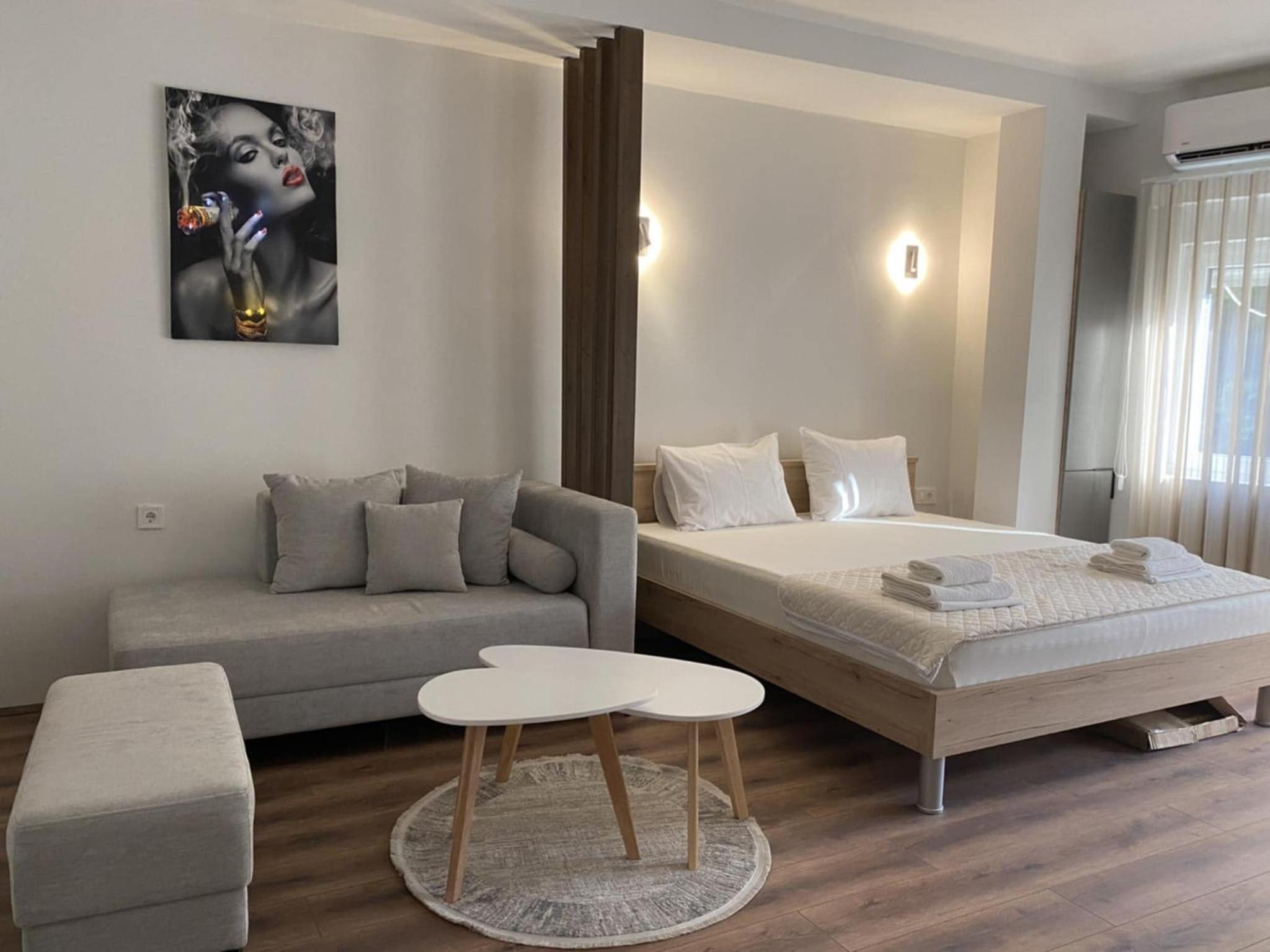 One-Bedroom Apartment photo 1