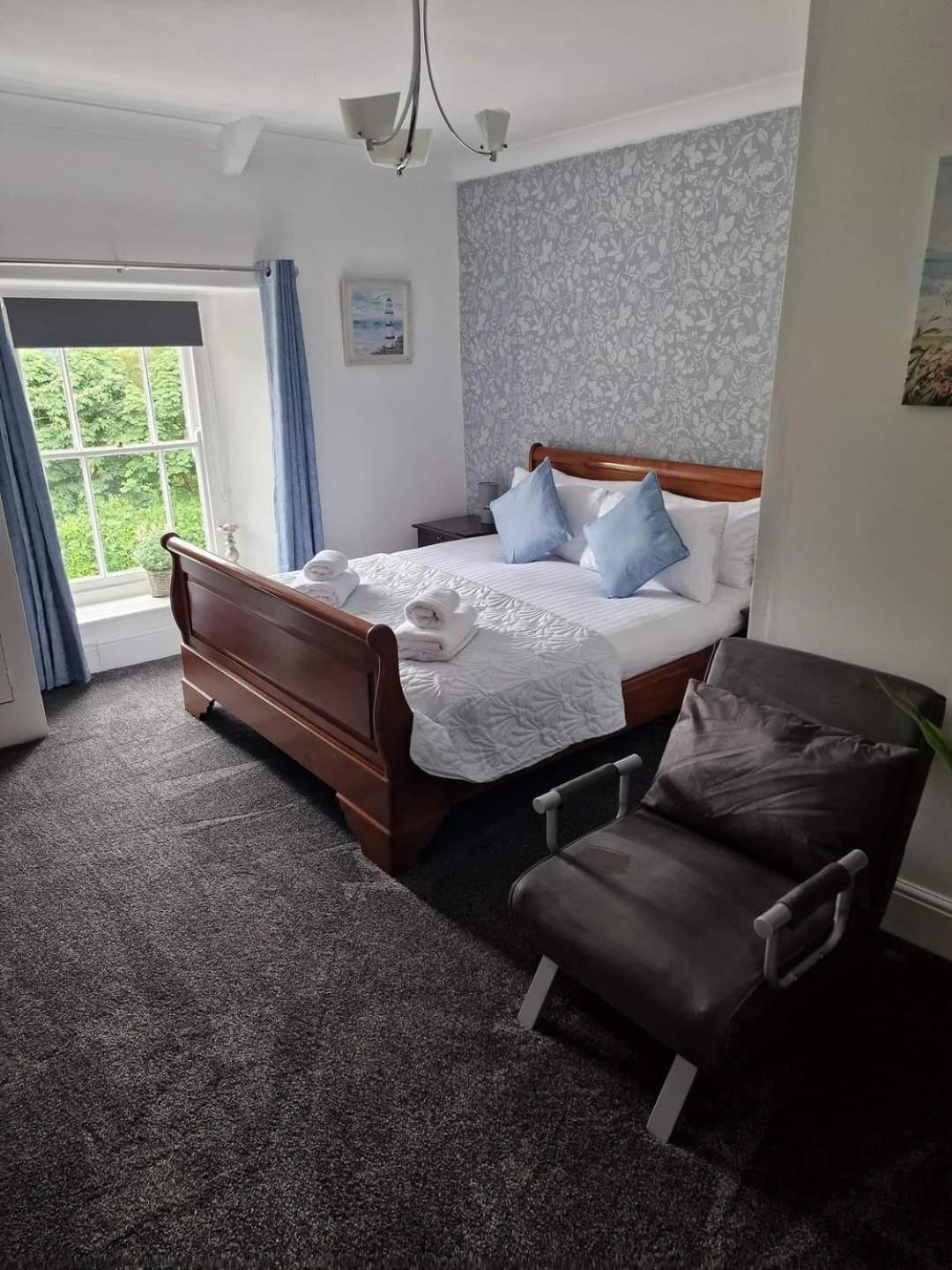 Deluxe Double Room (2 Adults + 1 Child)