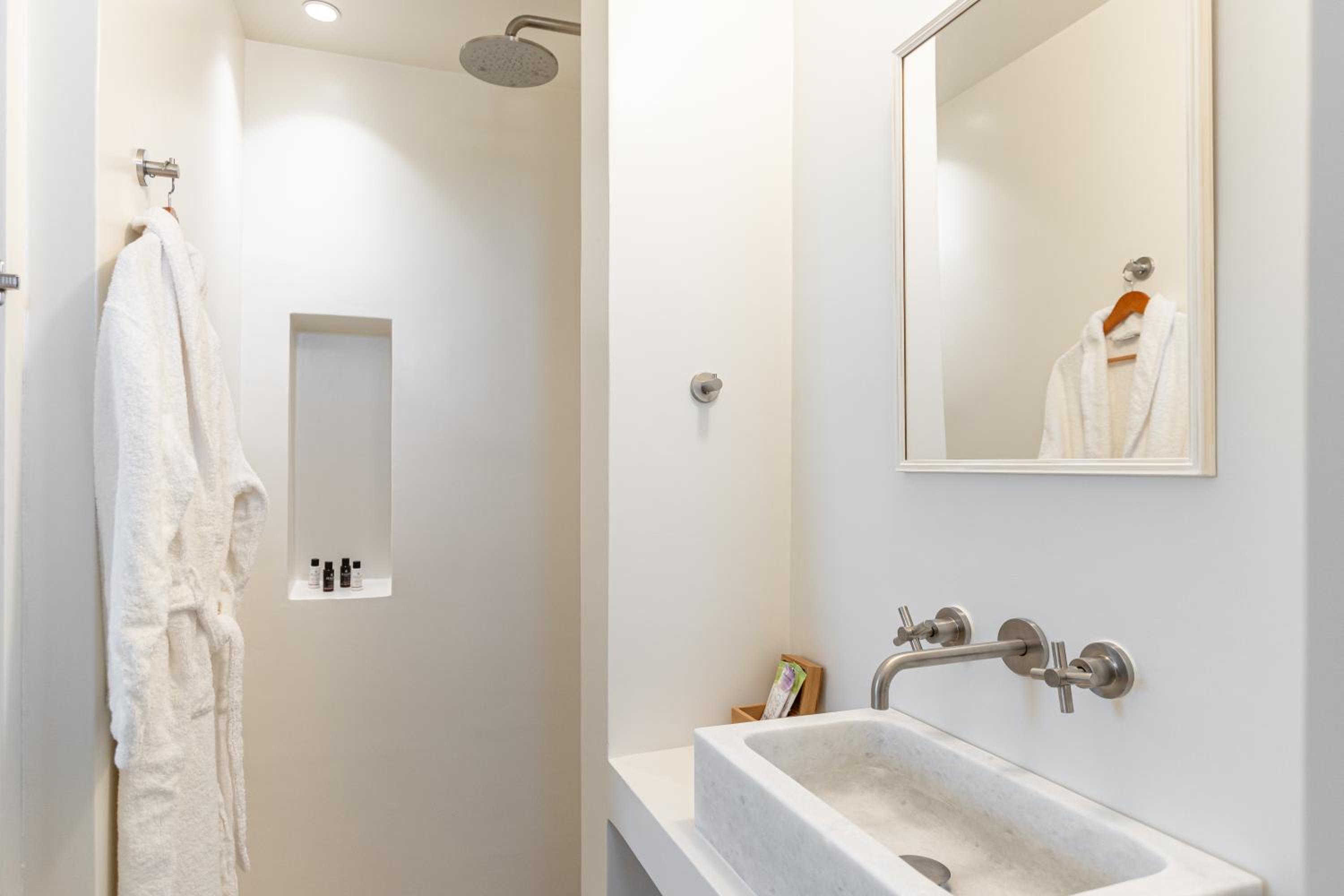 King Suite with Spa Bath photo 3