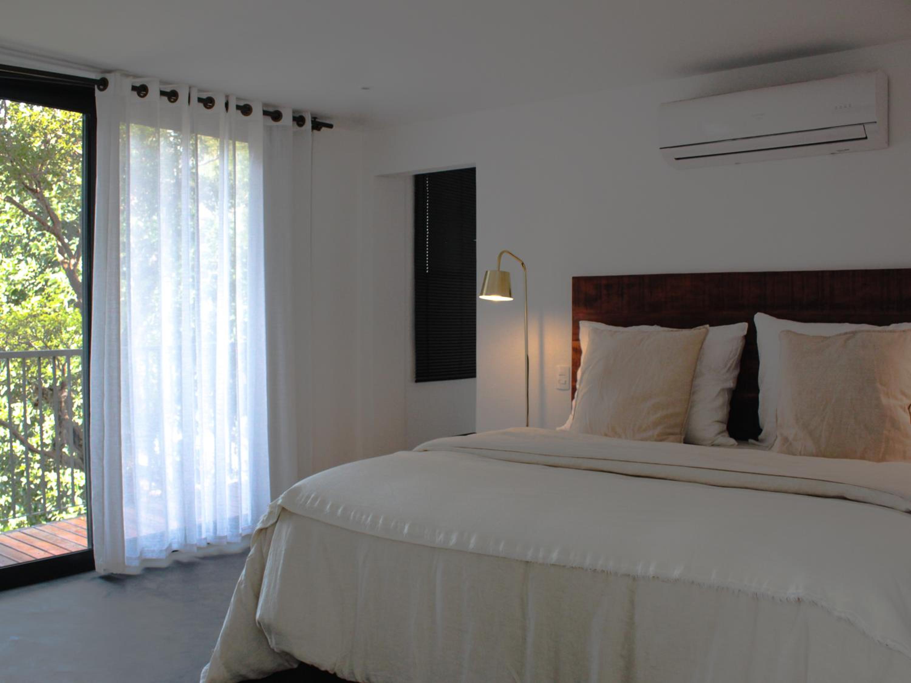 Deluxe Queen Room with Bath