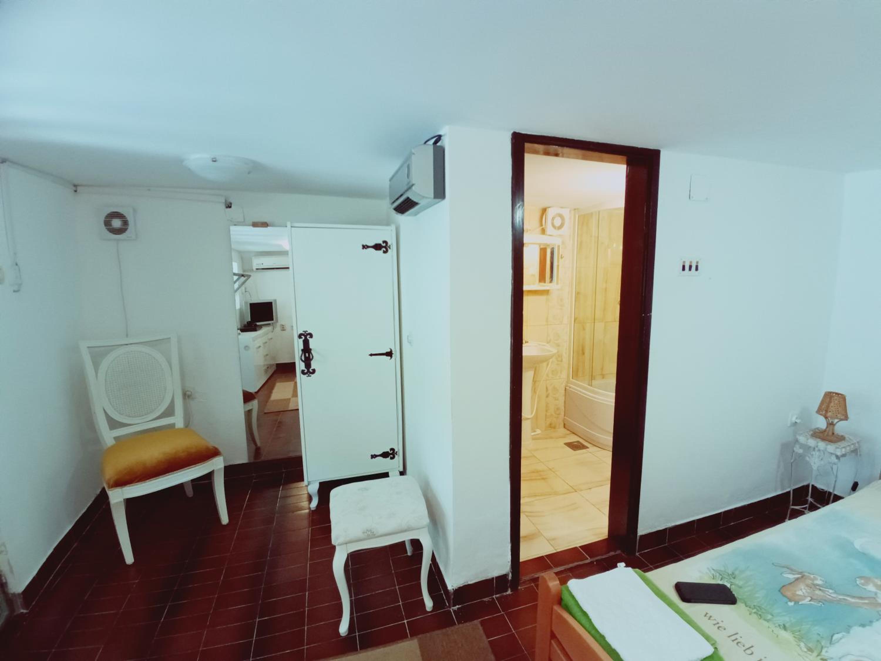 One-Bedroom Apartment photo 3