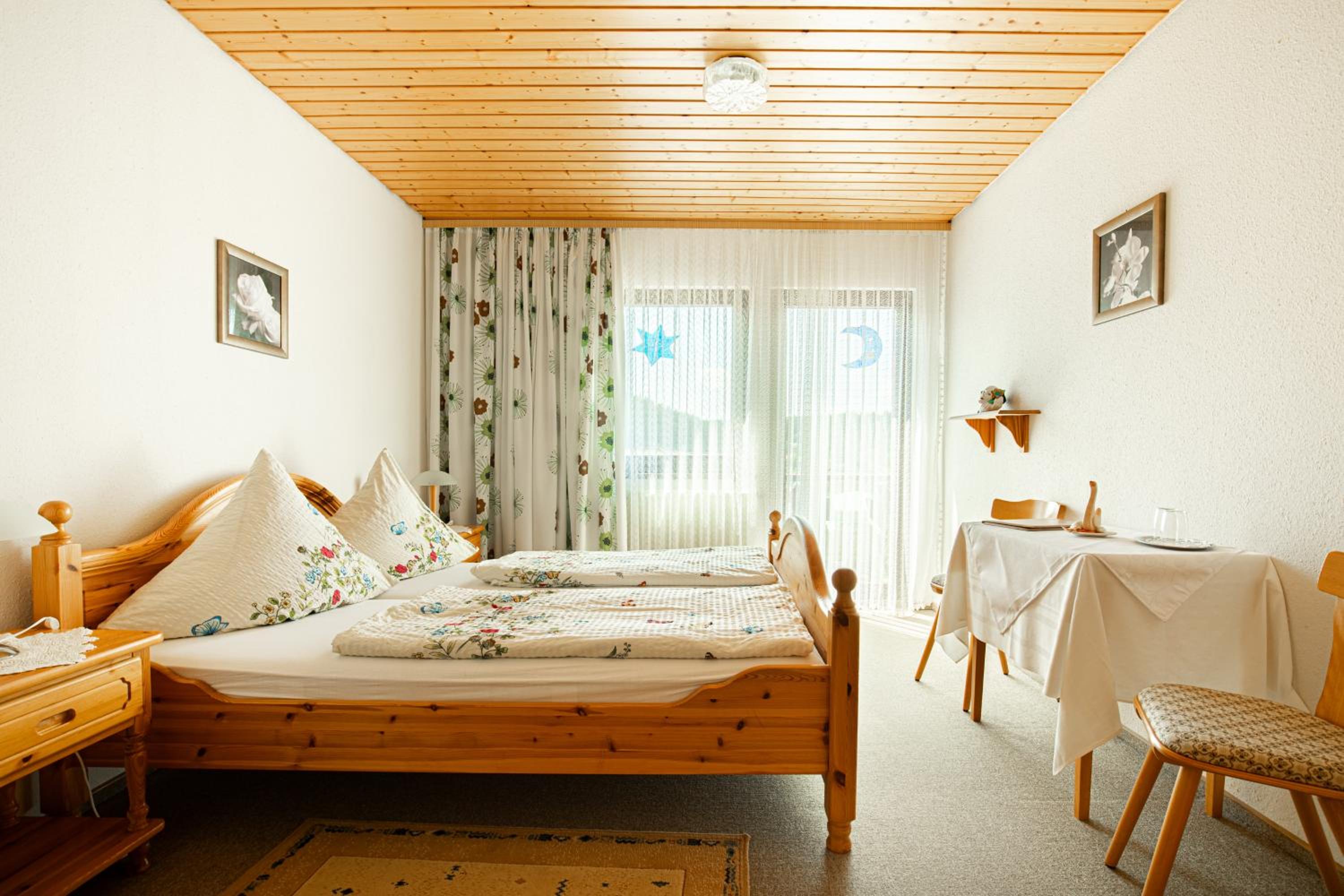 Six-Bedroom House photo 1