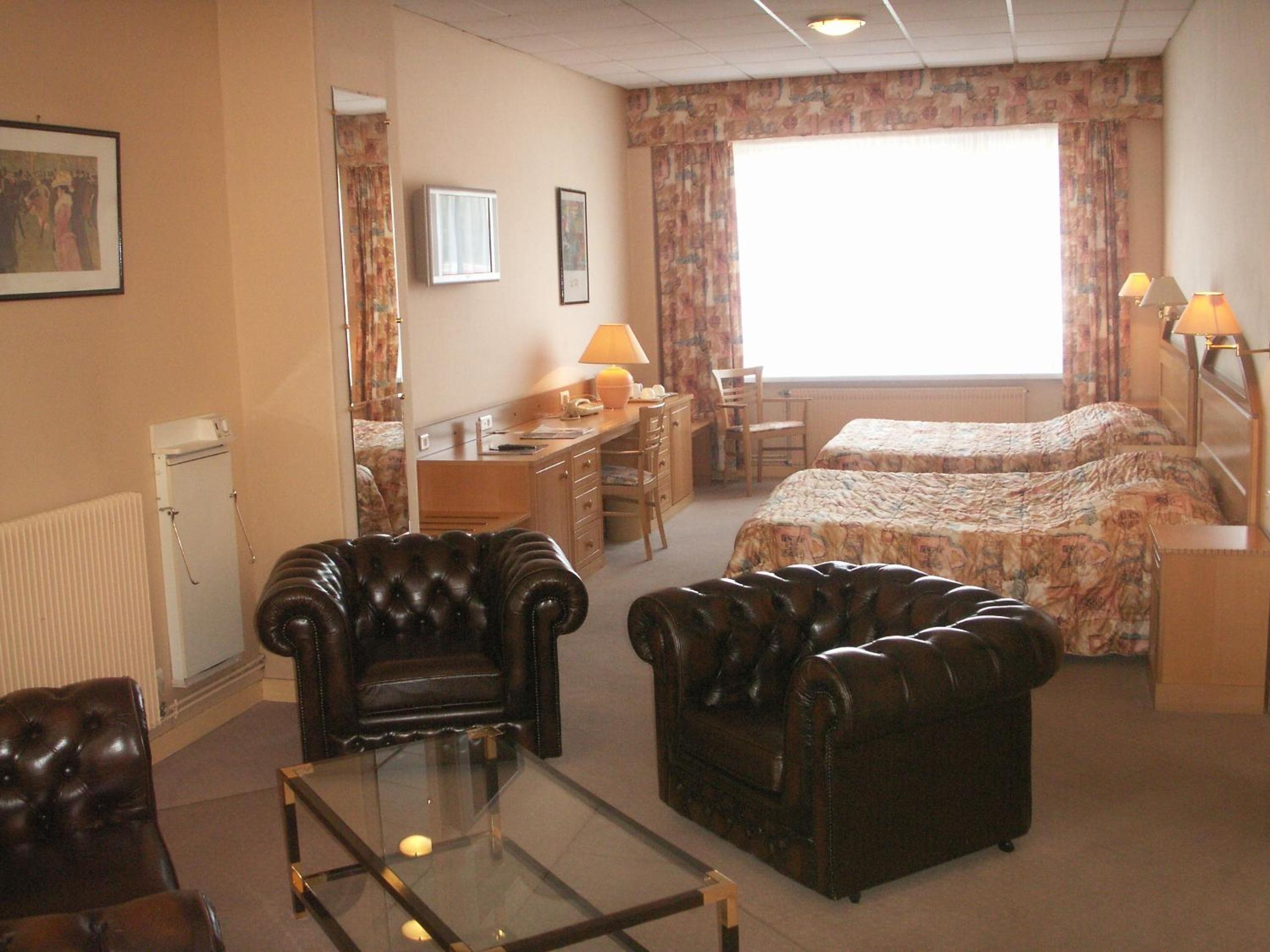 Family Room - Photo 7
