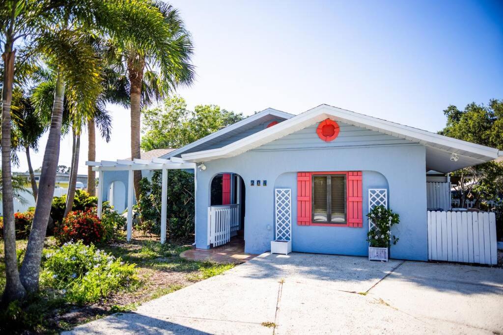 Three-Bedroom House photo 2