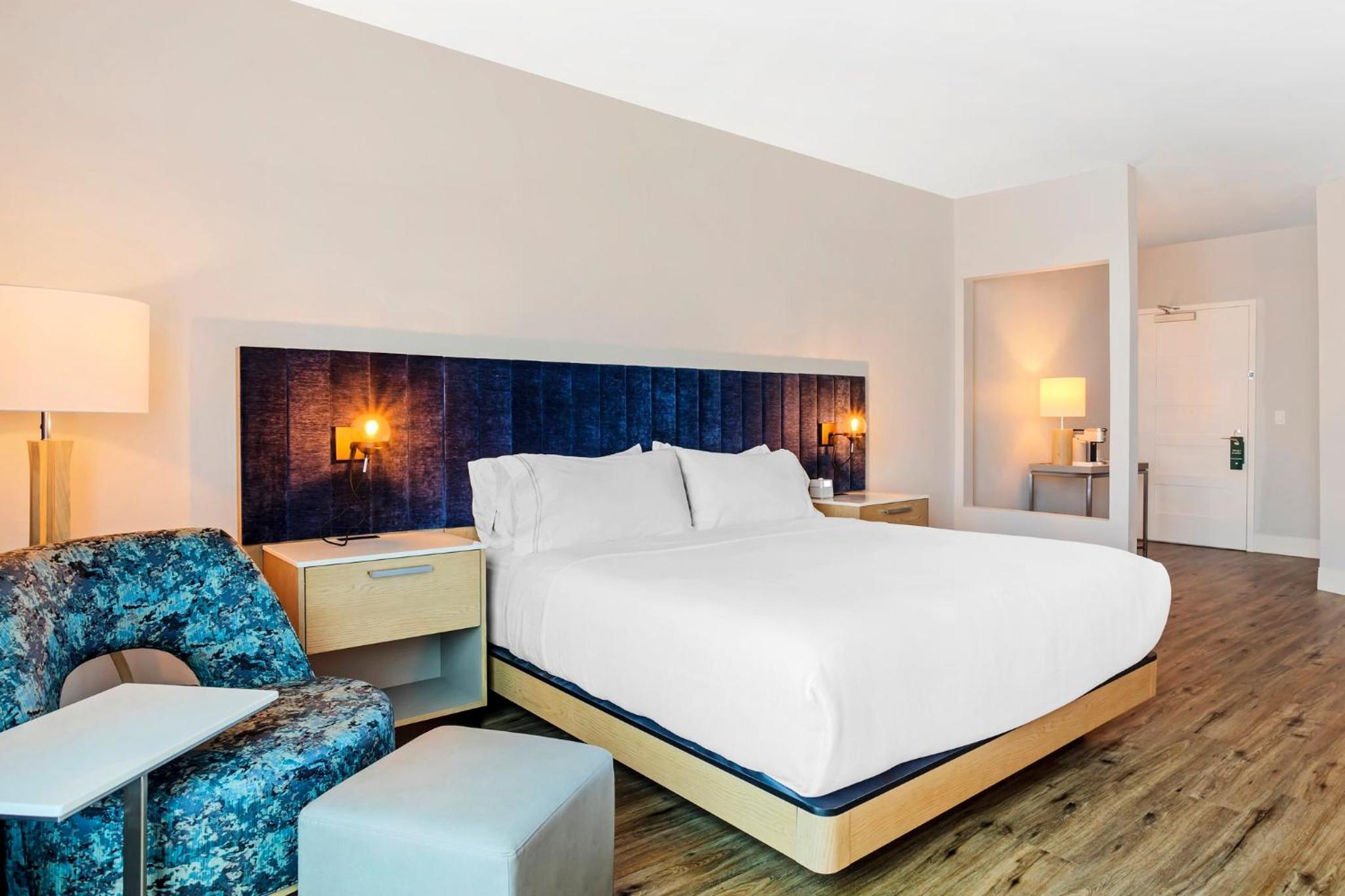 King Room - Mobility Access/Hearing Accessible photo 3