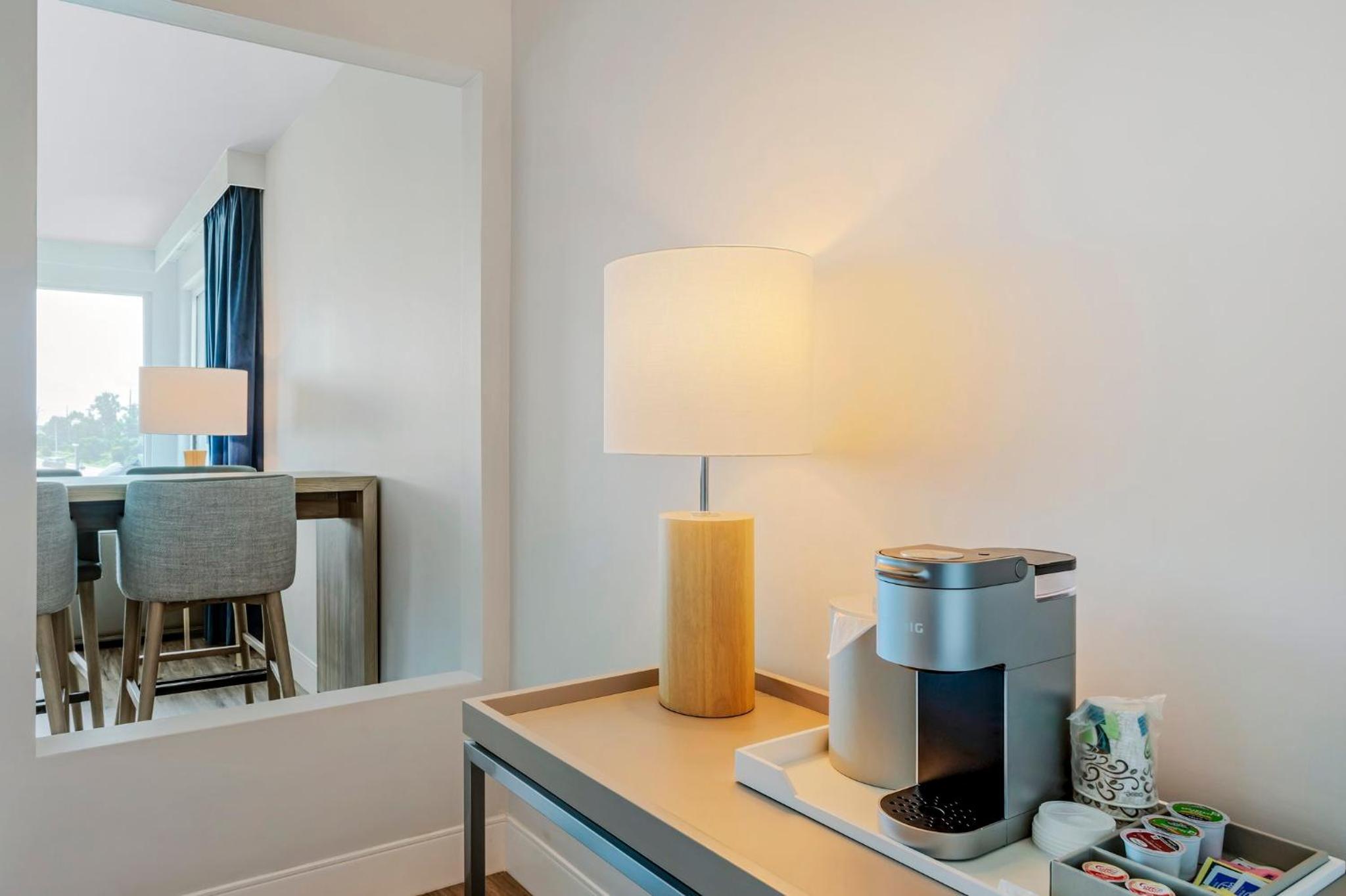 One-Bedroom King Suite with View - Mobility Access - Photo 1