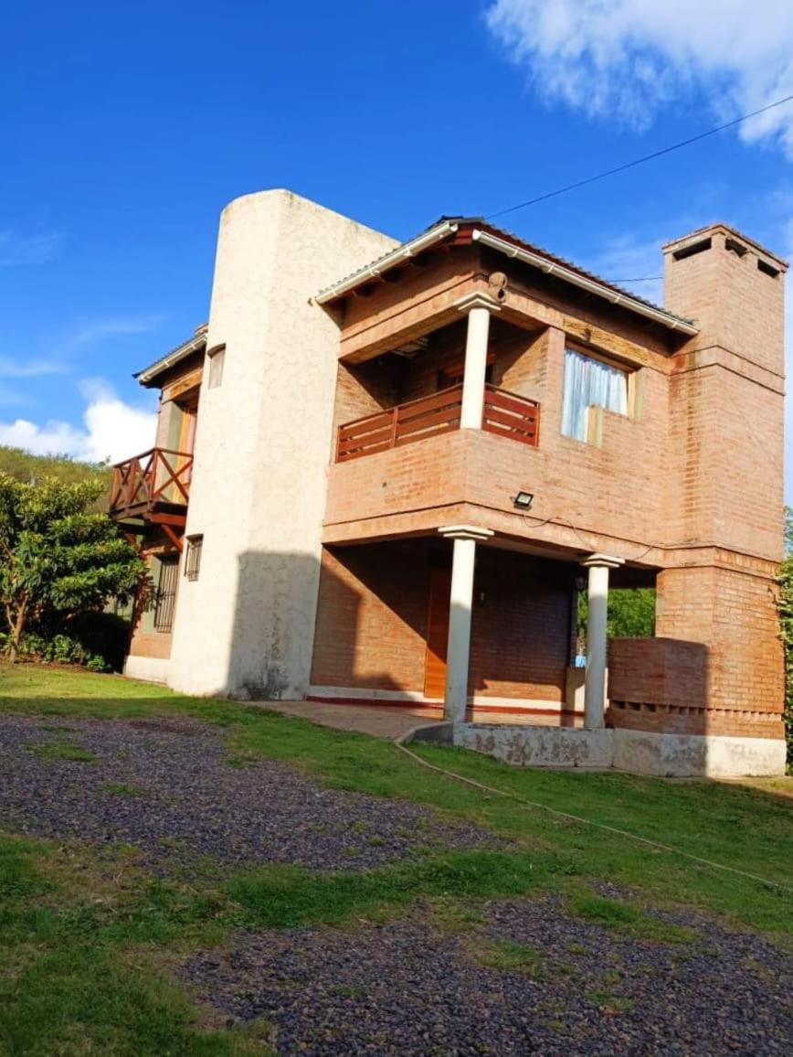Three-Bedroom House photo 2