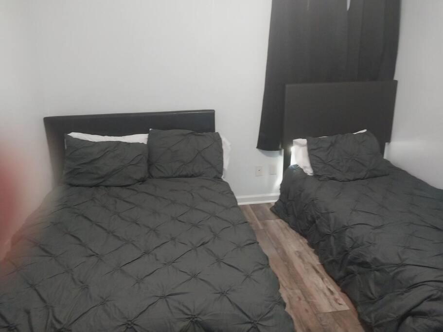 Six-Bedroom House photo 1