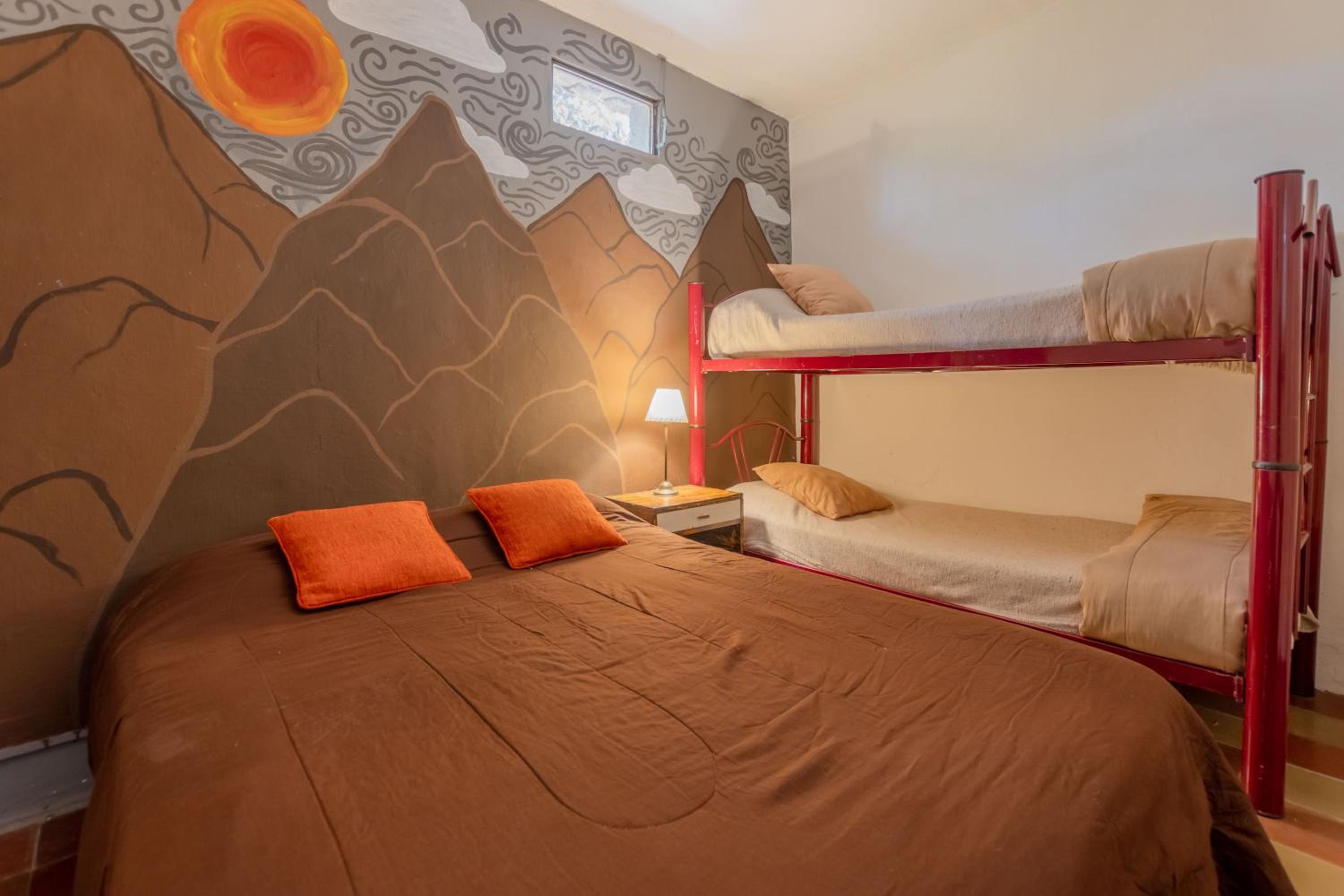 Quadruple Room with Private Bathroom photo 1