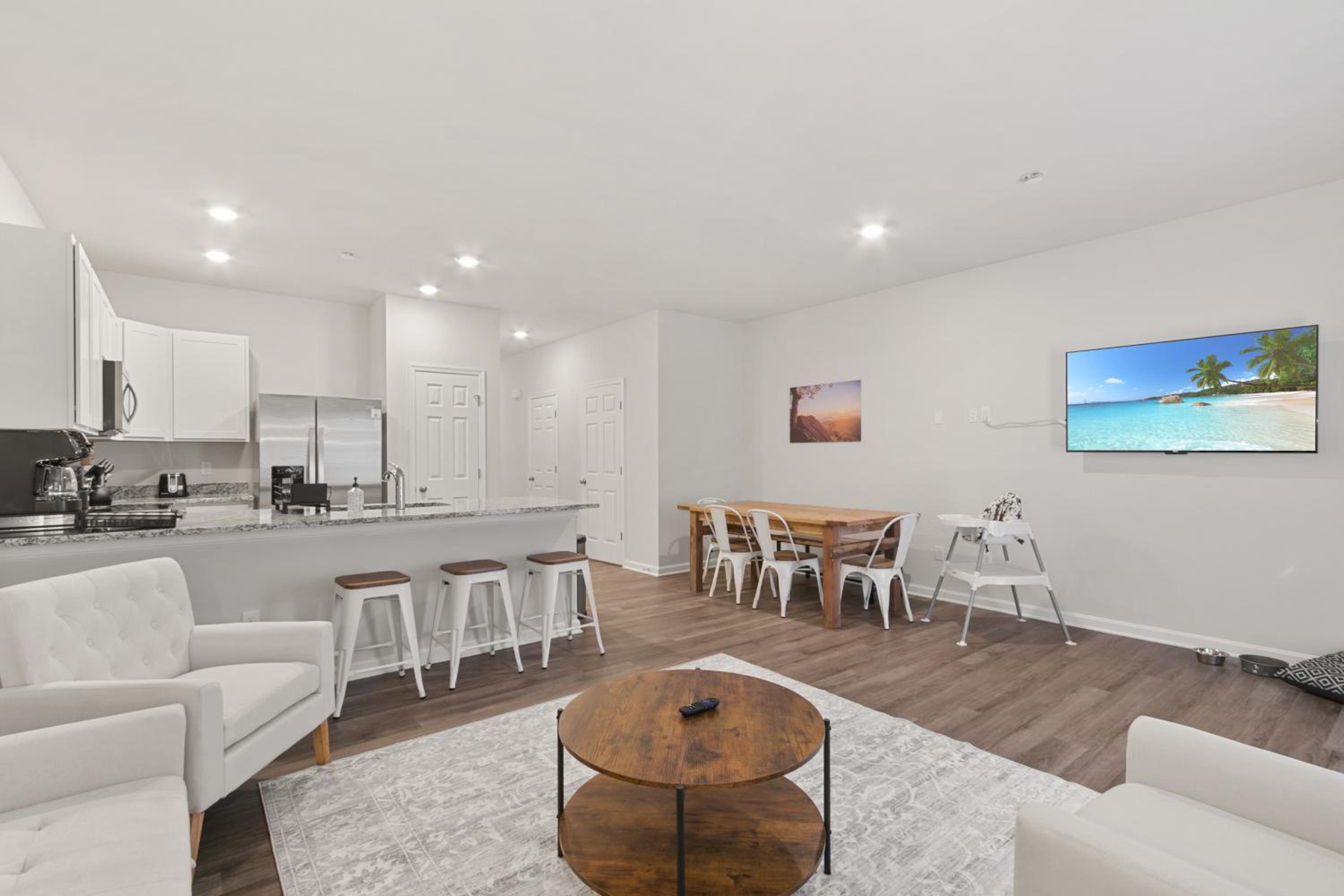 Six-Bedroom House photo 1